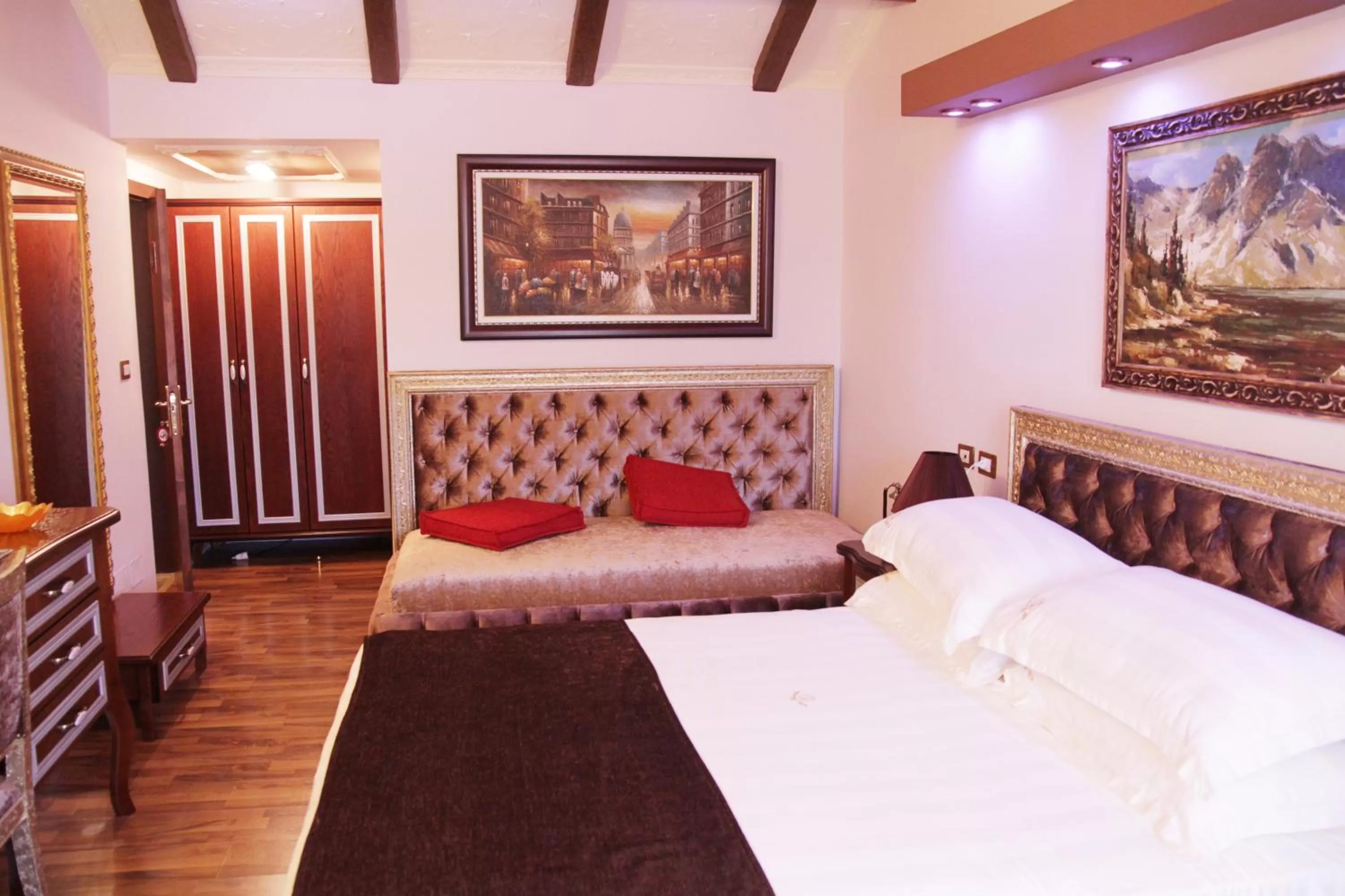 Bed in Hotel Villa Fernando Tirana