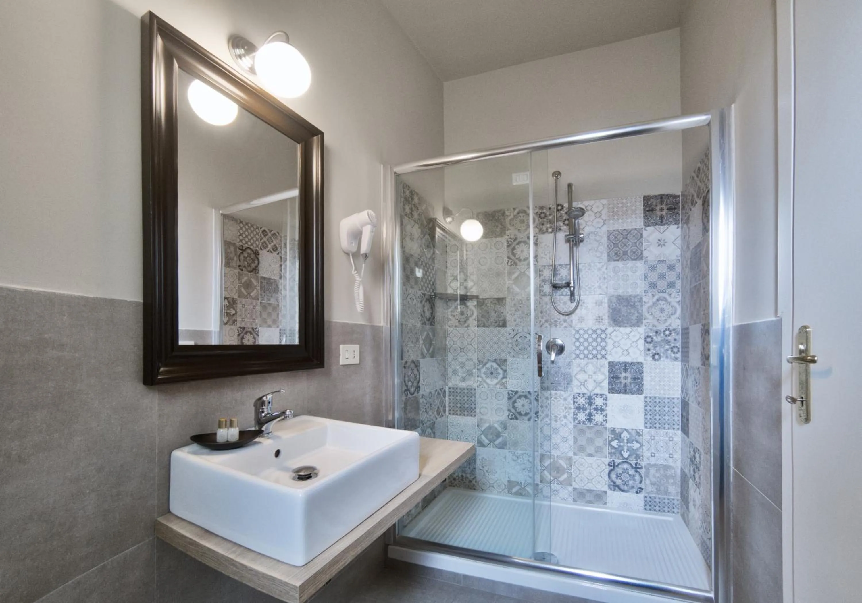 Bathroom in Hotel Touring Wellness & Beauty
