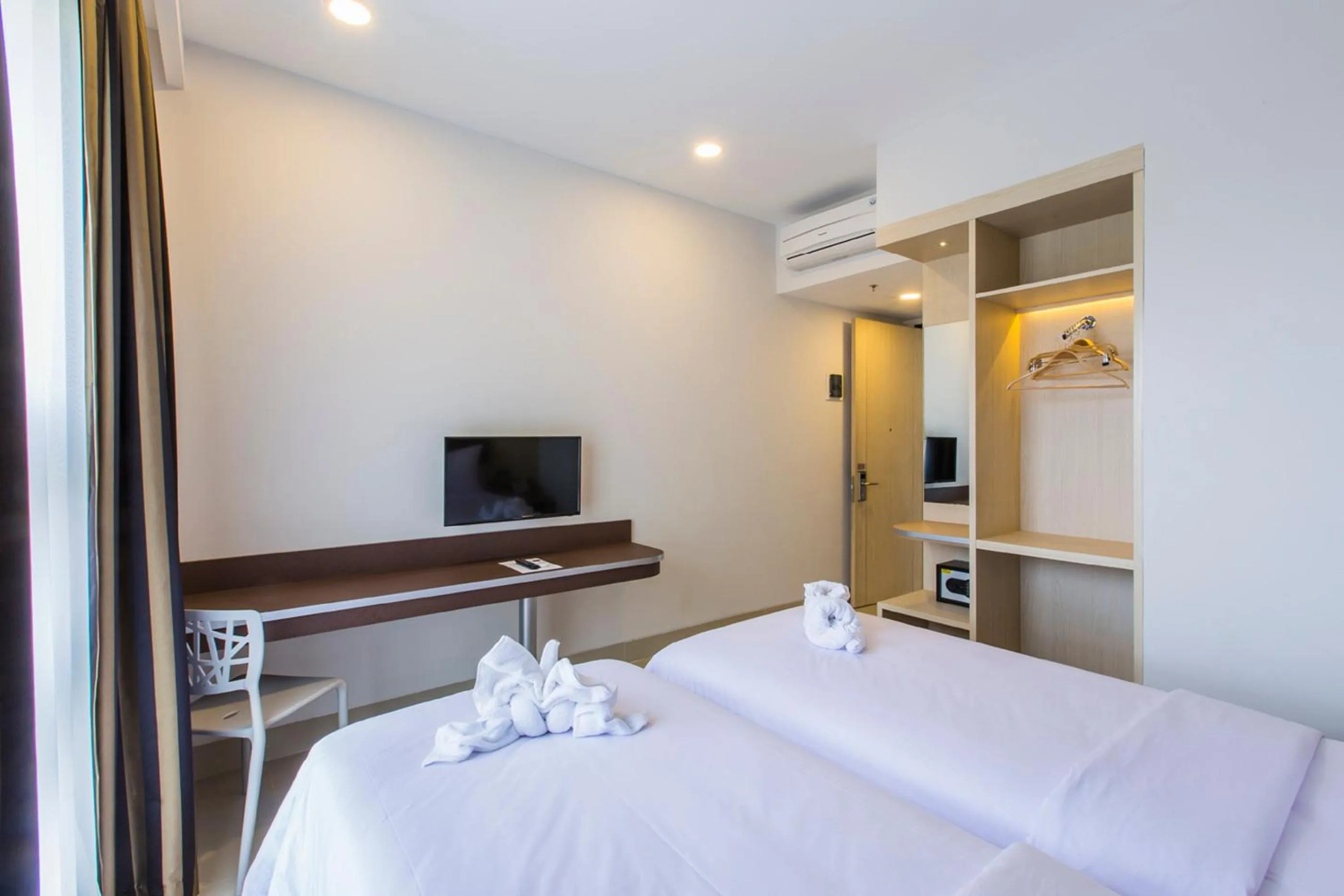 Bedroom, Bed in Sparks Odeon Sukabumi, ARTOTEL Curated