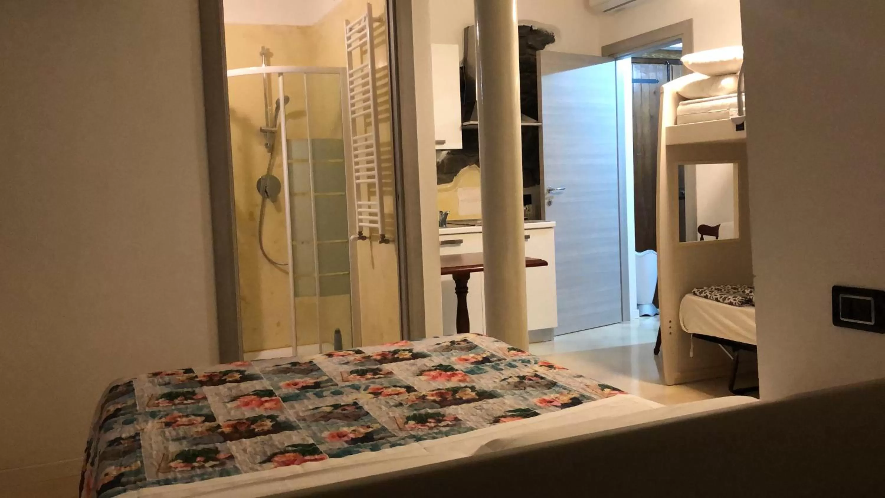 Bed in Macloud pub B&B