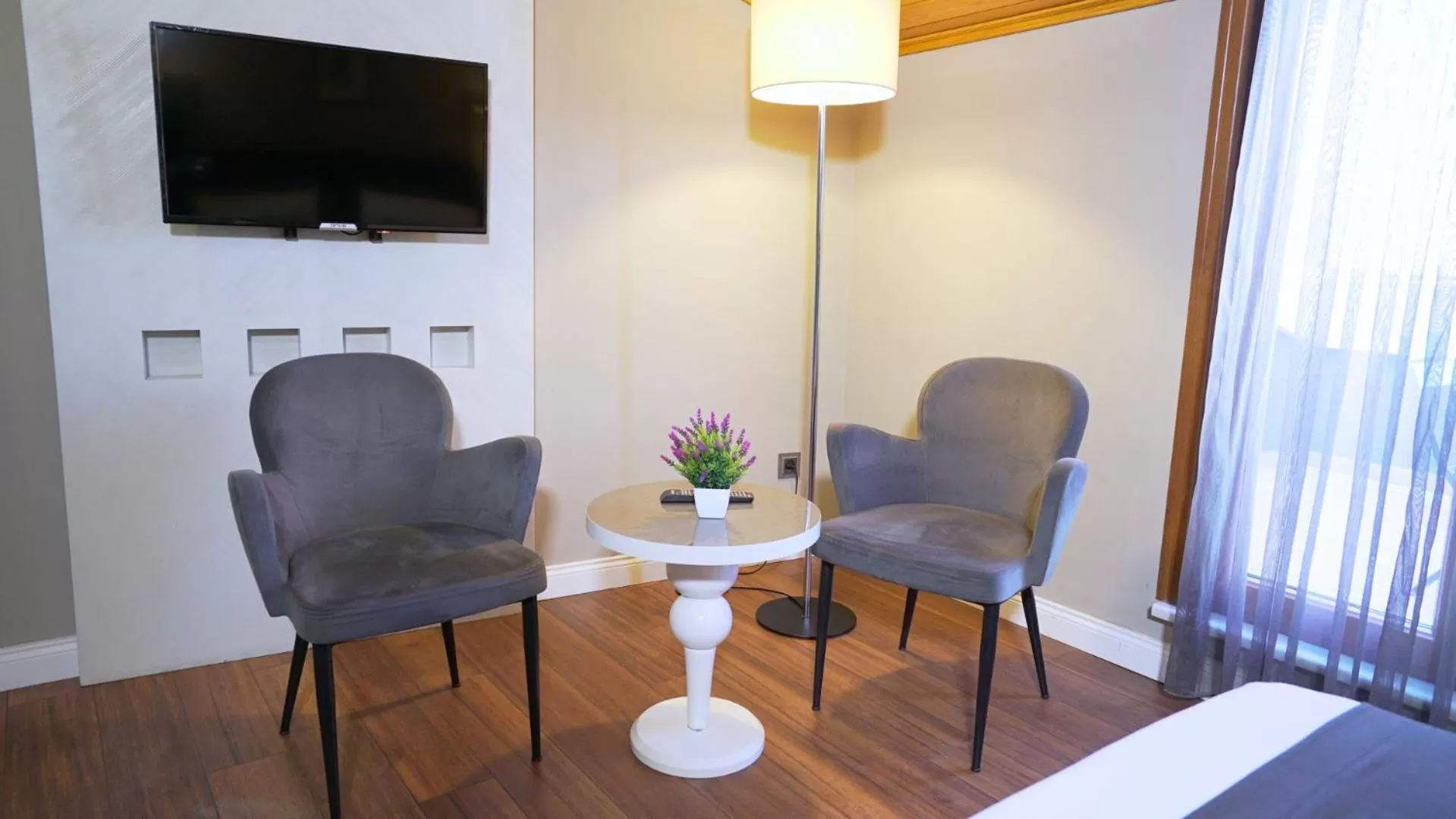 Bed in Homey AirPort Hotel