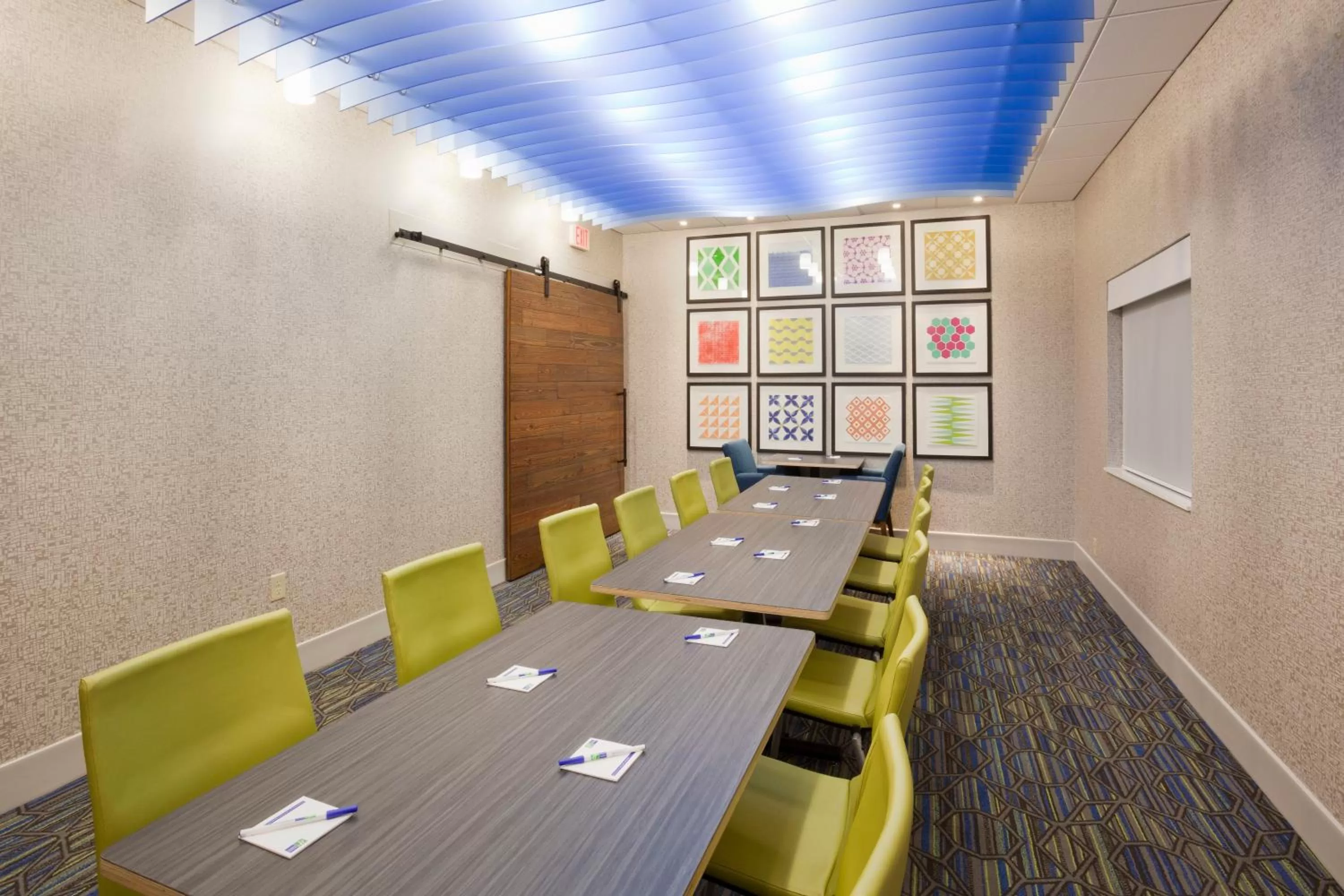 Meeting/conference room in Holiday Inn Express Roseville-St. Paul by IHG