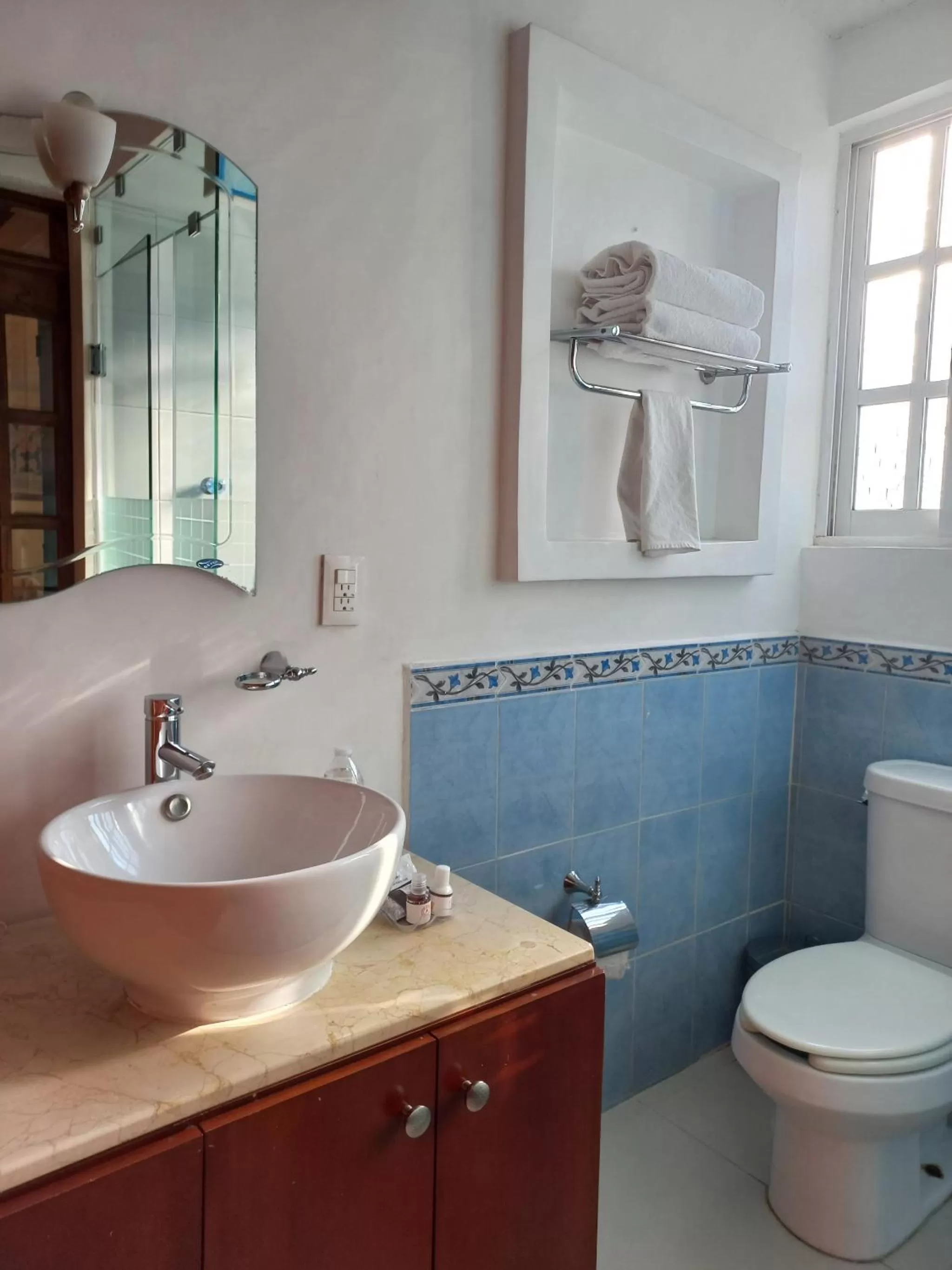 Bathroom in La Aurora Hotel Like Home