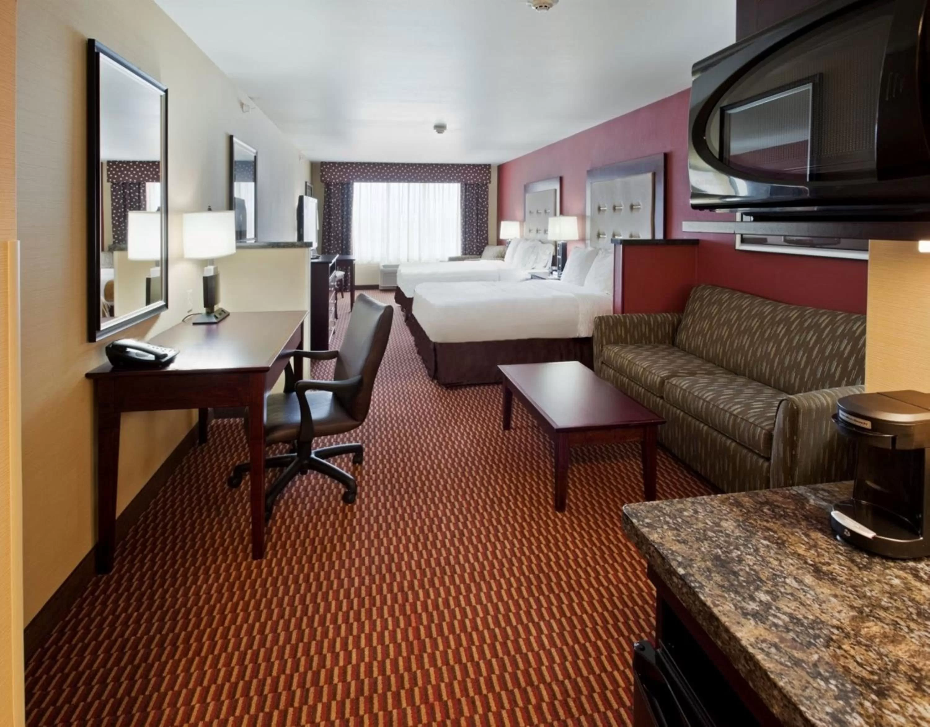 Photo of the whole room, Bed in Holiday Inn Express and Suites Great Falls by IHG
