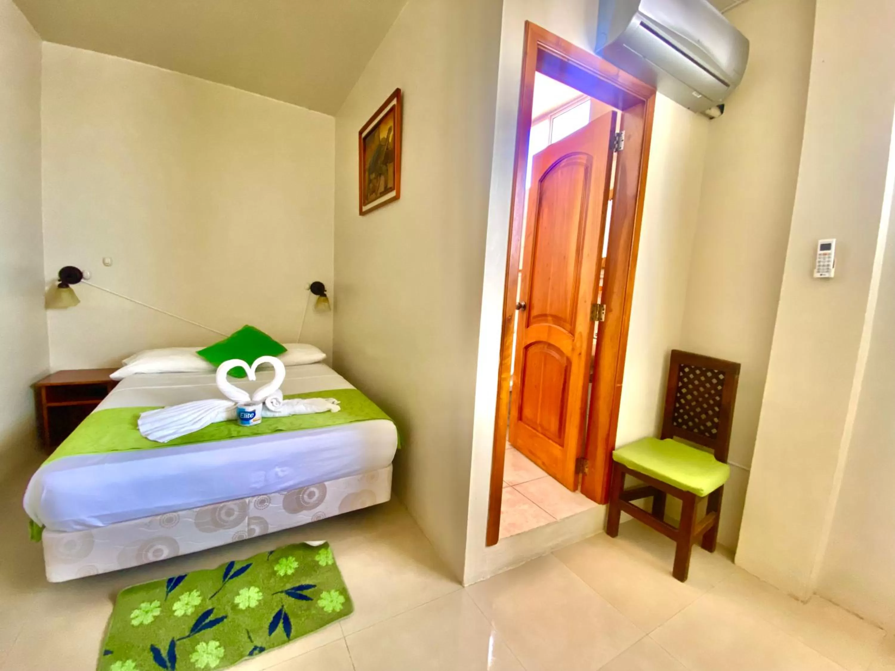 Photo of the whole room, Bed in El Rincón de George