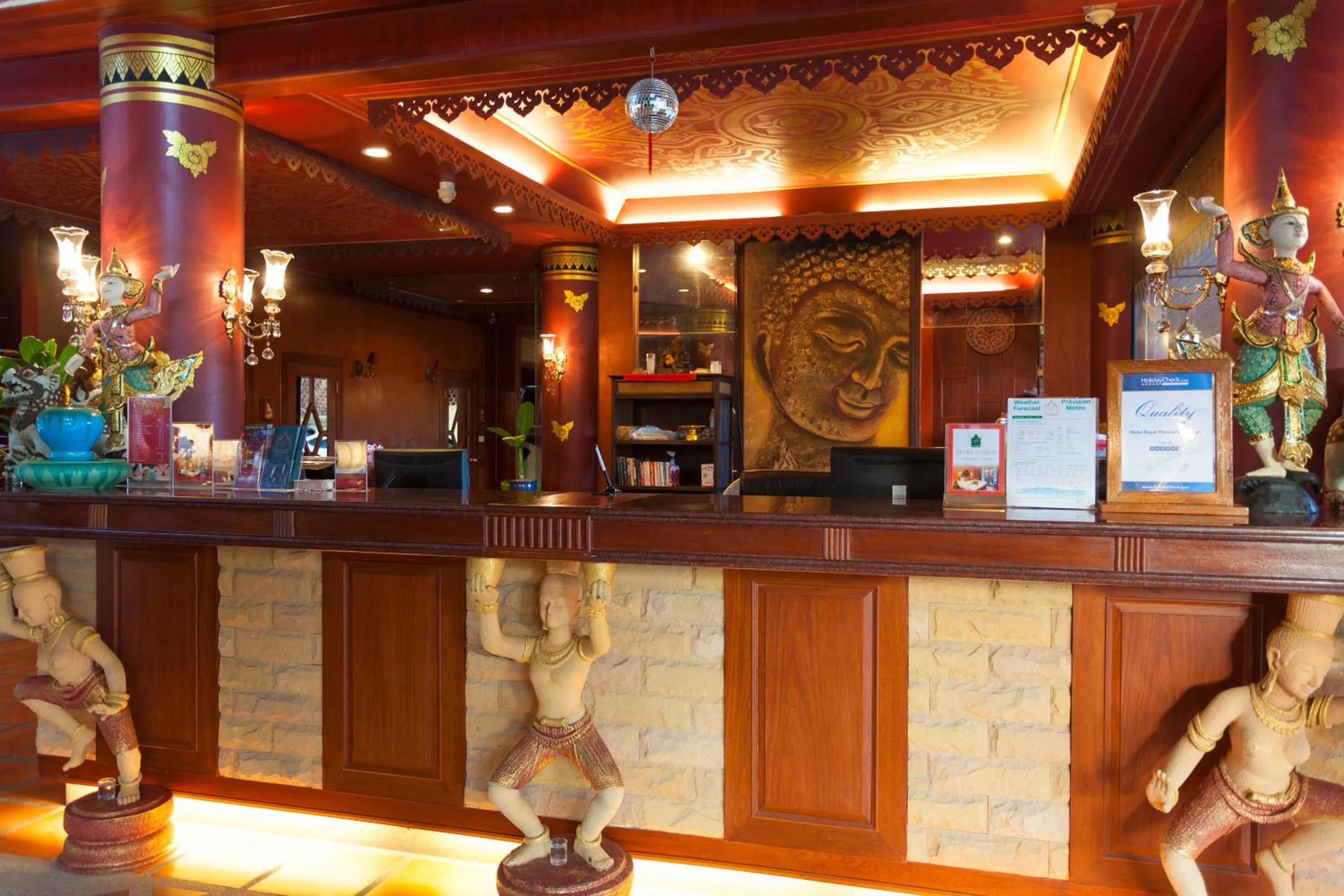 Lobby or reception in Royal Phawadee Village Patong - 2 Minutes walk to the beach