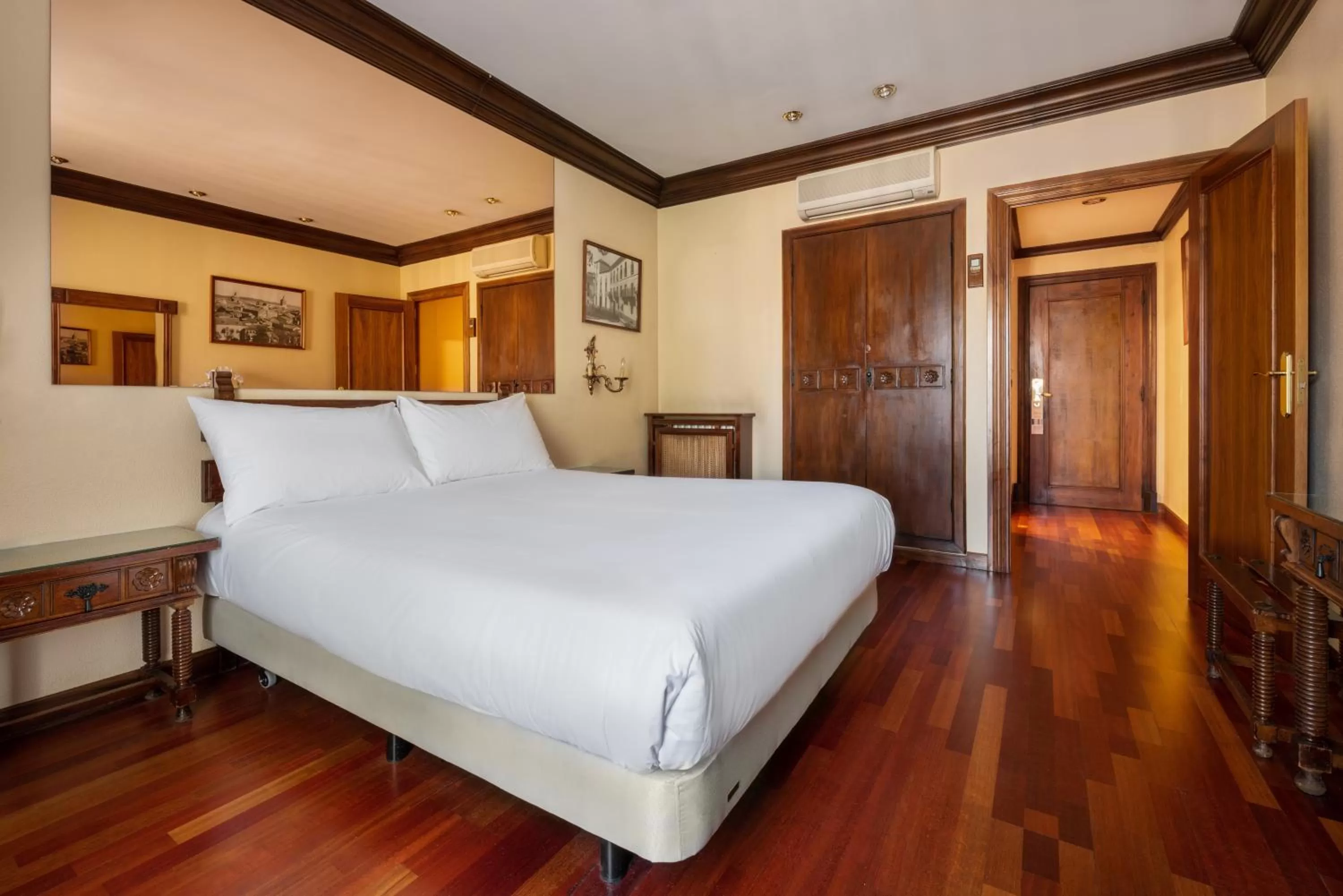 Bedroom, Bed in Crisol Conde Rodrigo