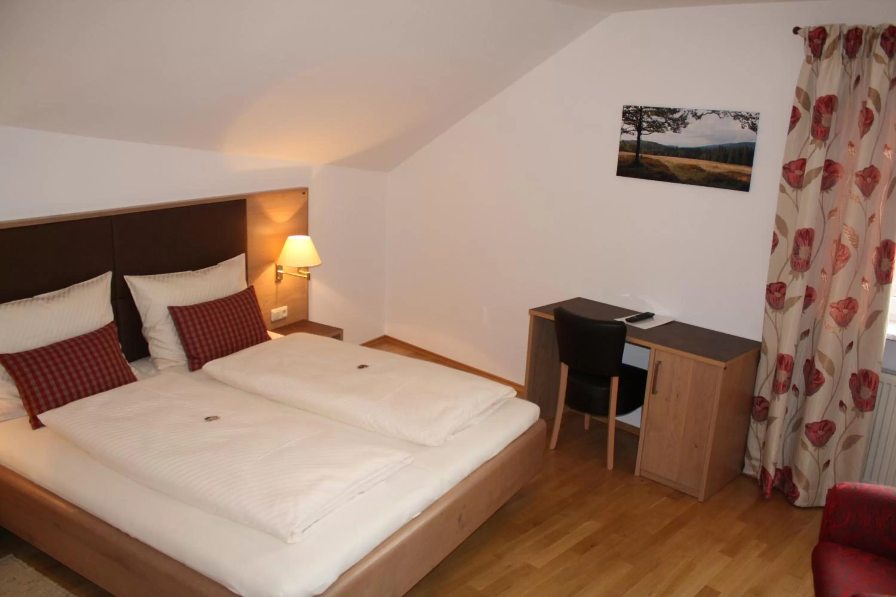 Photo of the whole room, Bed in Bäckerei Konditorei Frühstückspension WAGNER