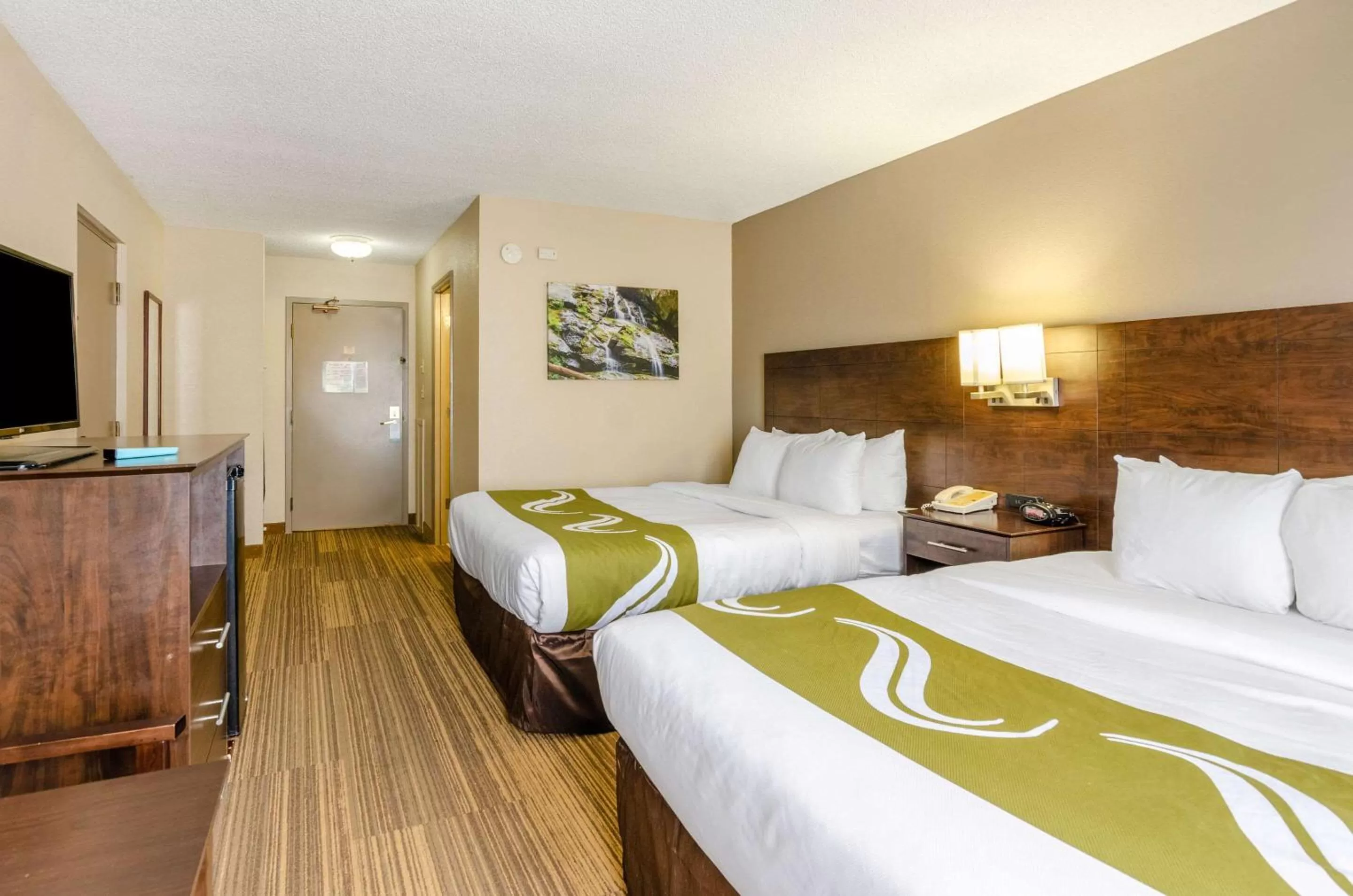 Photo of the whole room, Bed in Quality Inn Radford-West Blacksburg I-81