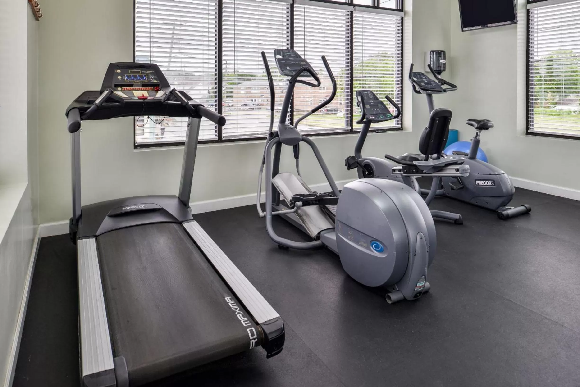 Fitness centre/facilities in Best Western Plus Holiday Sands Inn & Suites