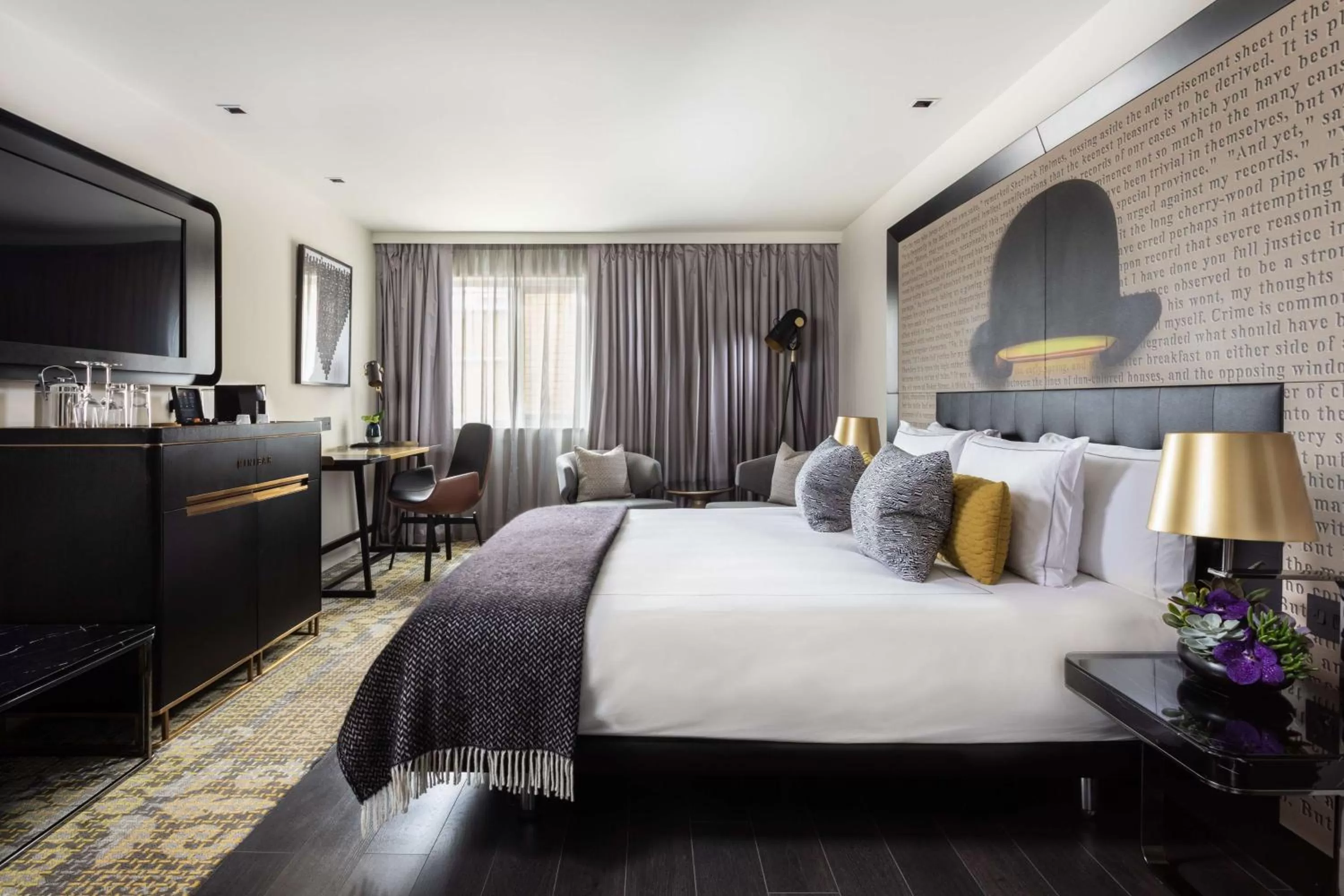 Bedroom, Bed in Holmes Hotel London