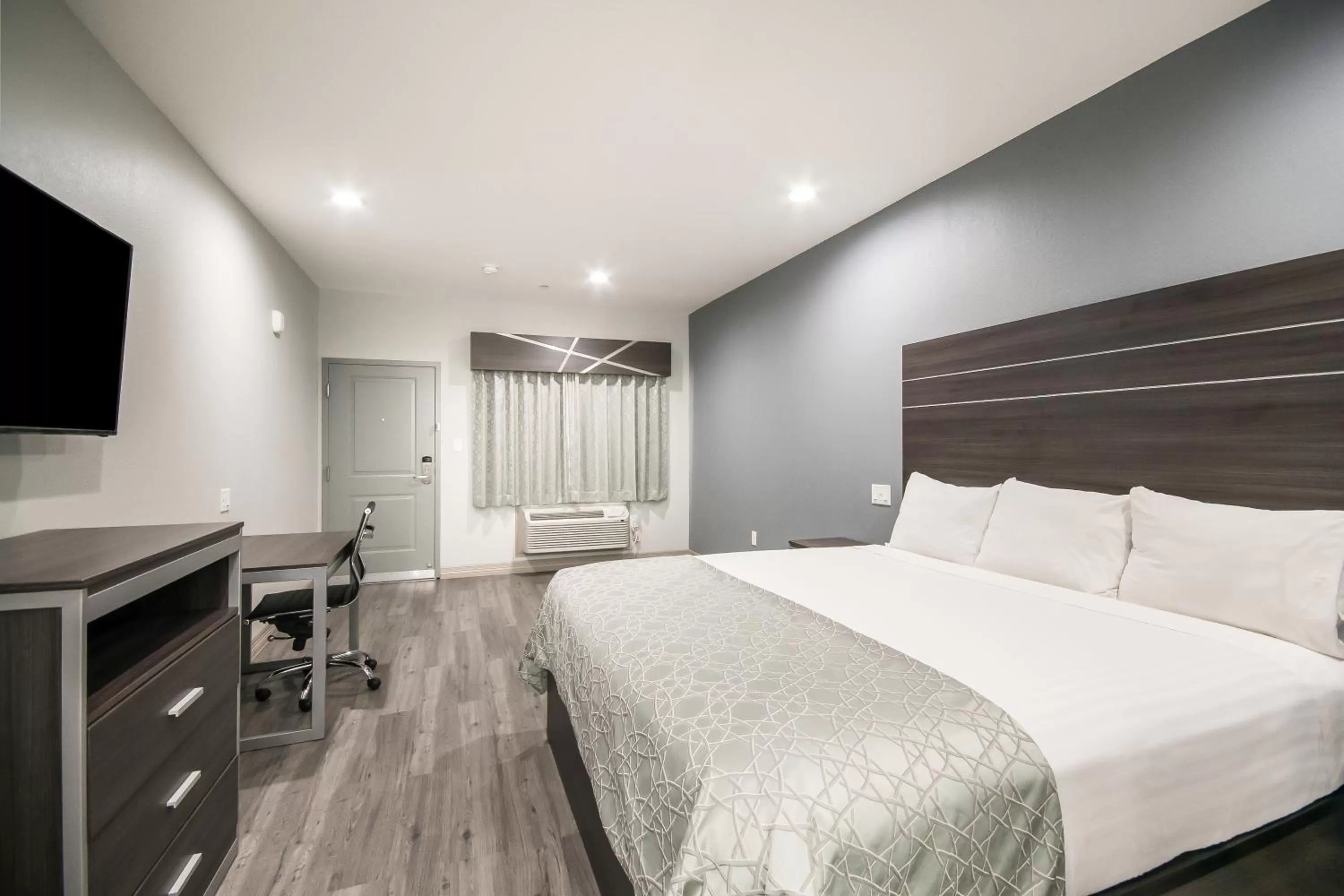 Photo of the whole room, Bed in Americas Best Value Inn & Suites Northeast Houston Downtown I-610