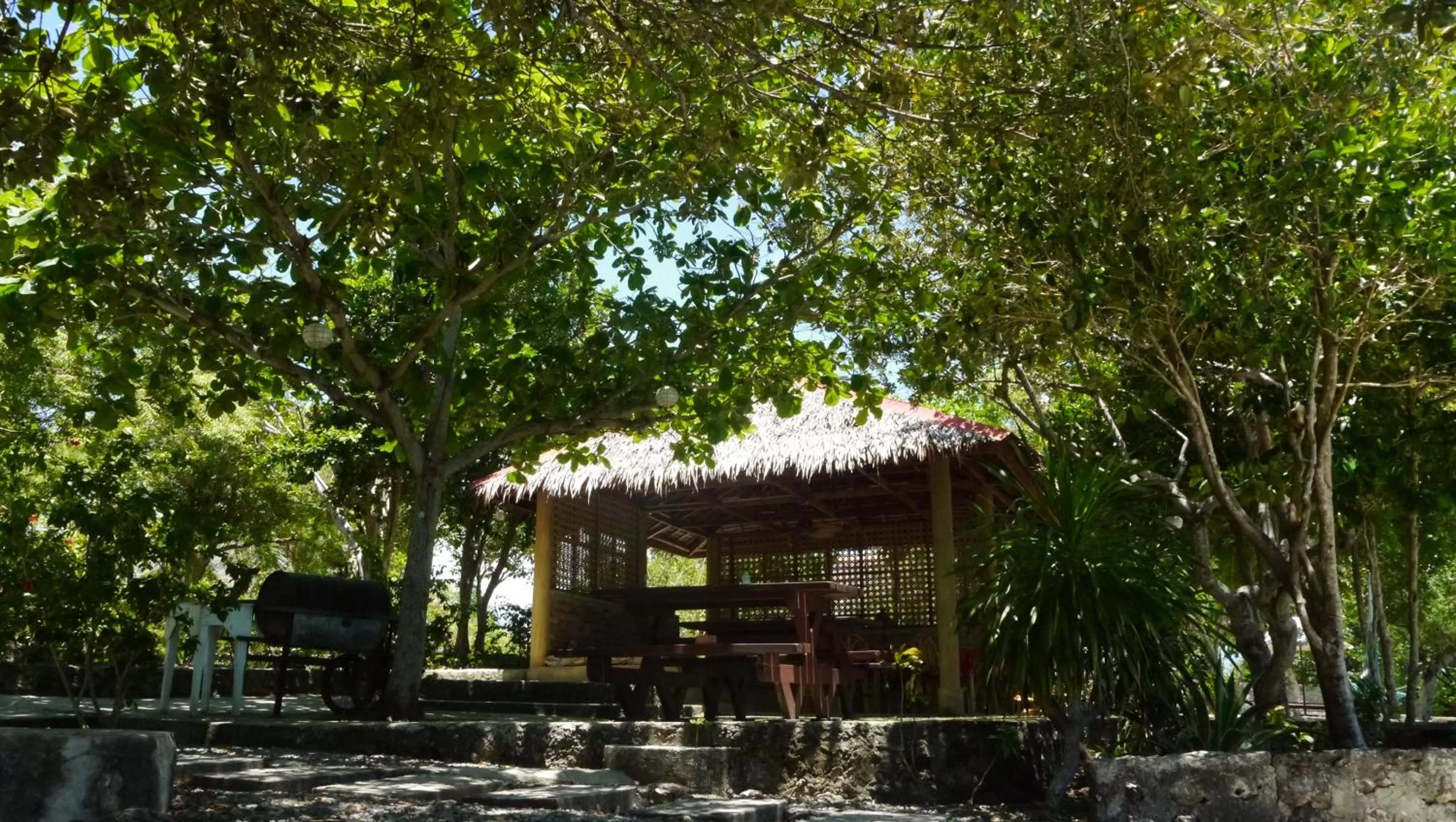 Communal lounge/ TV room in Moalboal T Breeze Coastal Resort