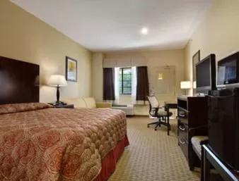 Queen Room with Two Queen Beds and Bath Tub - Mobility/Hearing Accessible - Non-Smoking in Super 8 by Wyndham Stephenville