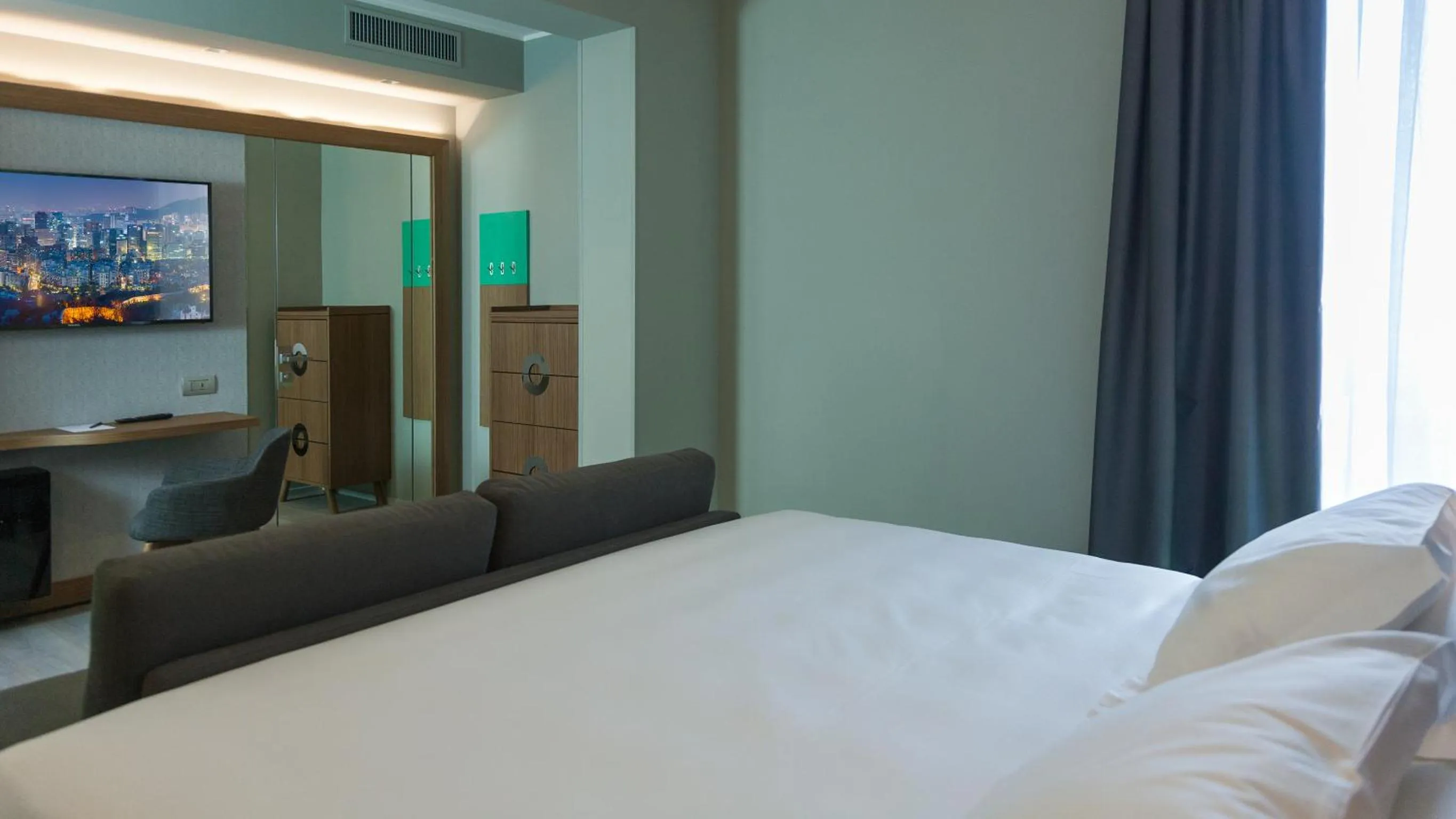 Bedroom, Bed in G Hotel Pescara