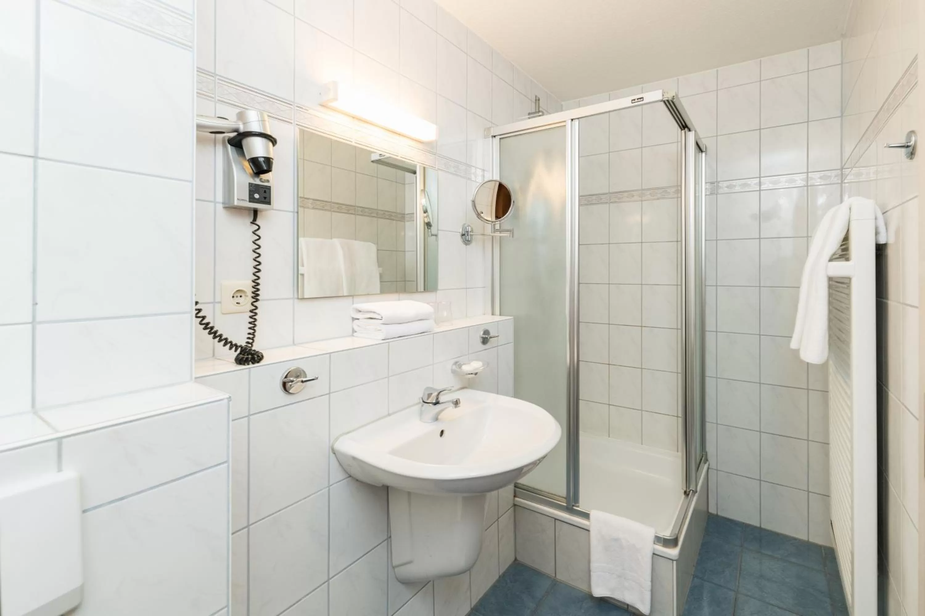 Bathroom in Hotel am Markt