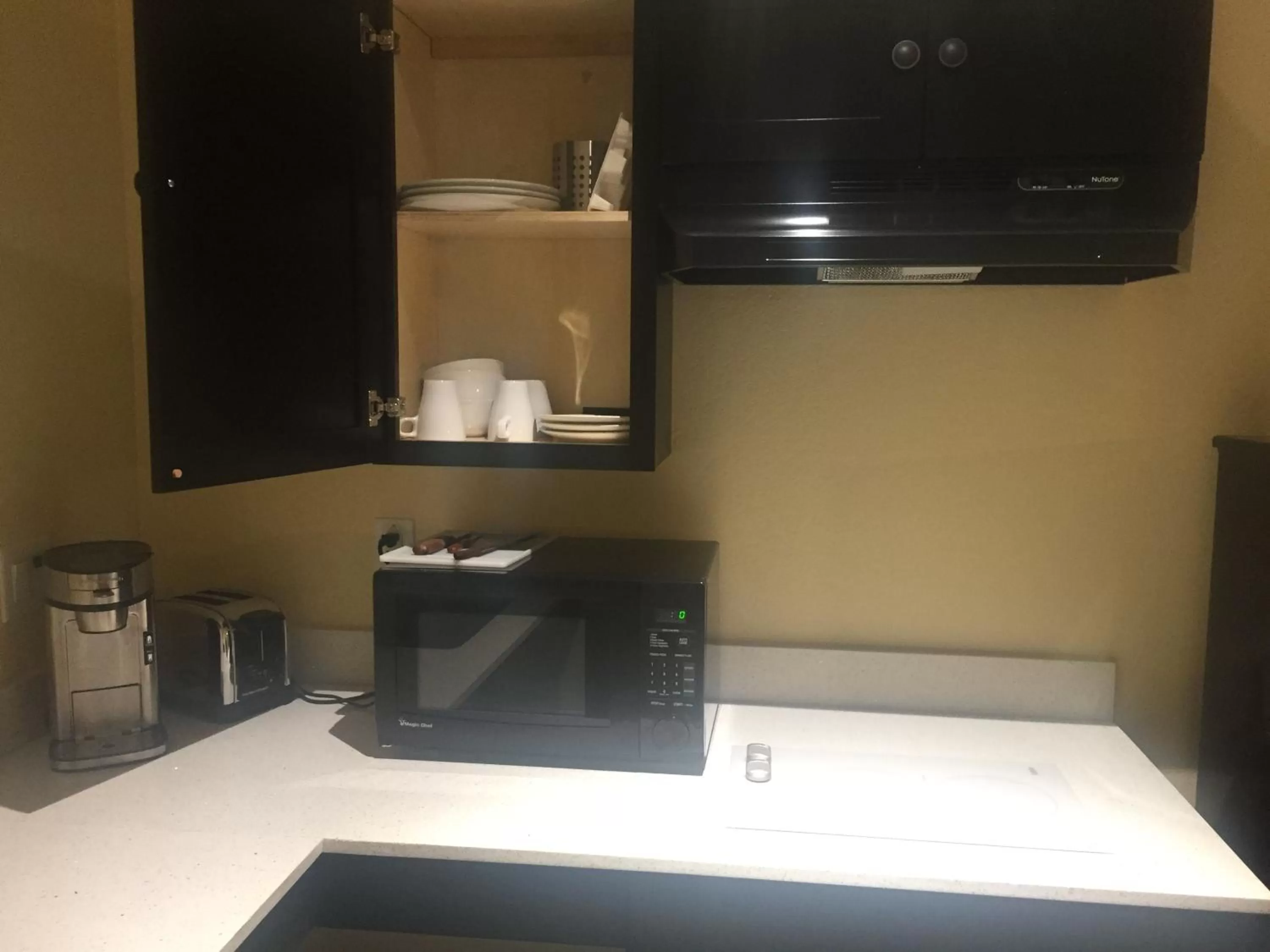 Kitchen or kitchenette in Days Inn by Wyndham Freeport
