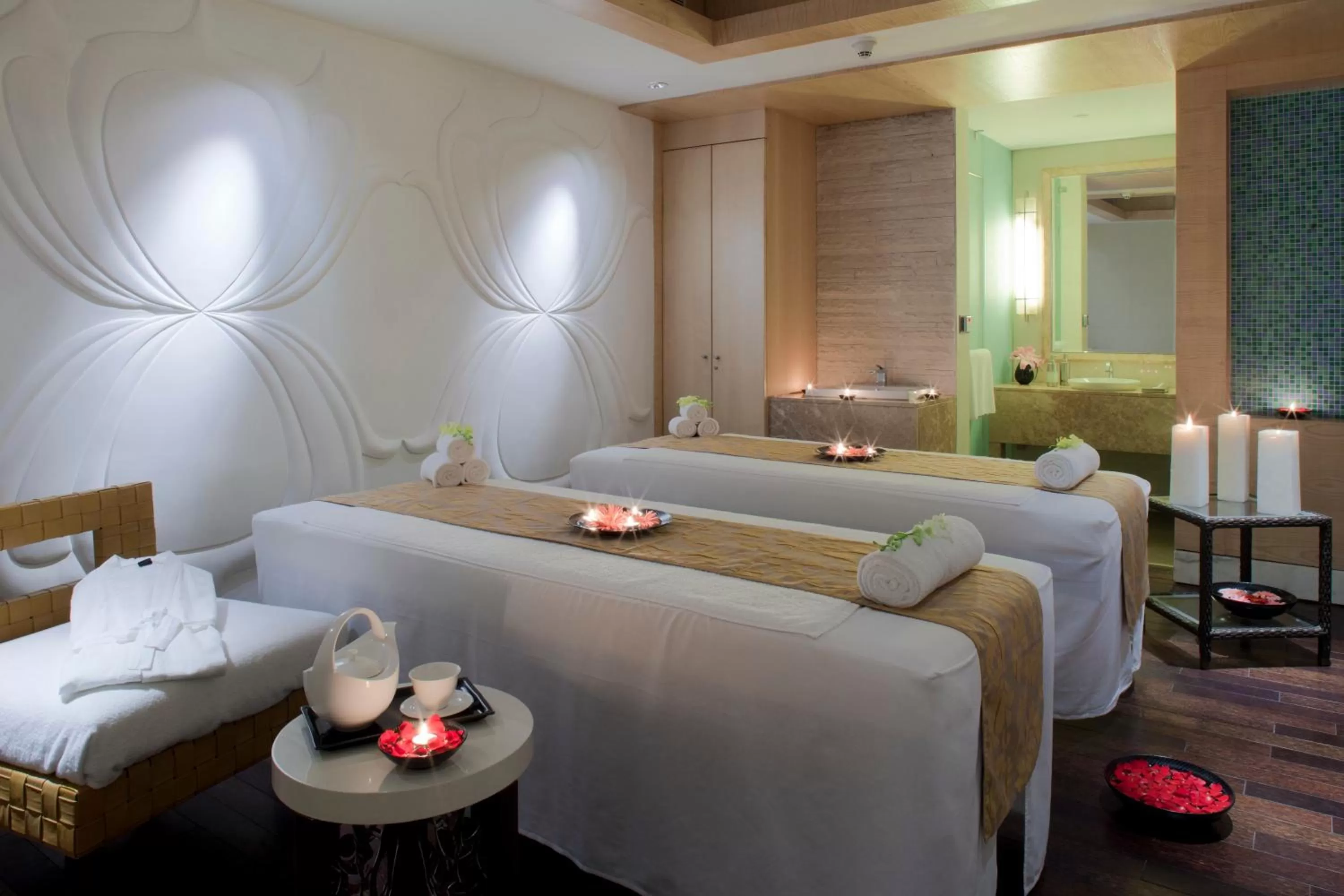 Spa and wellness centre/facilities, Bed in Crowne Plaza New Delhi Okhla by IHG