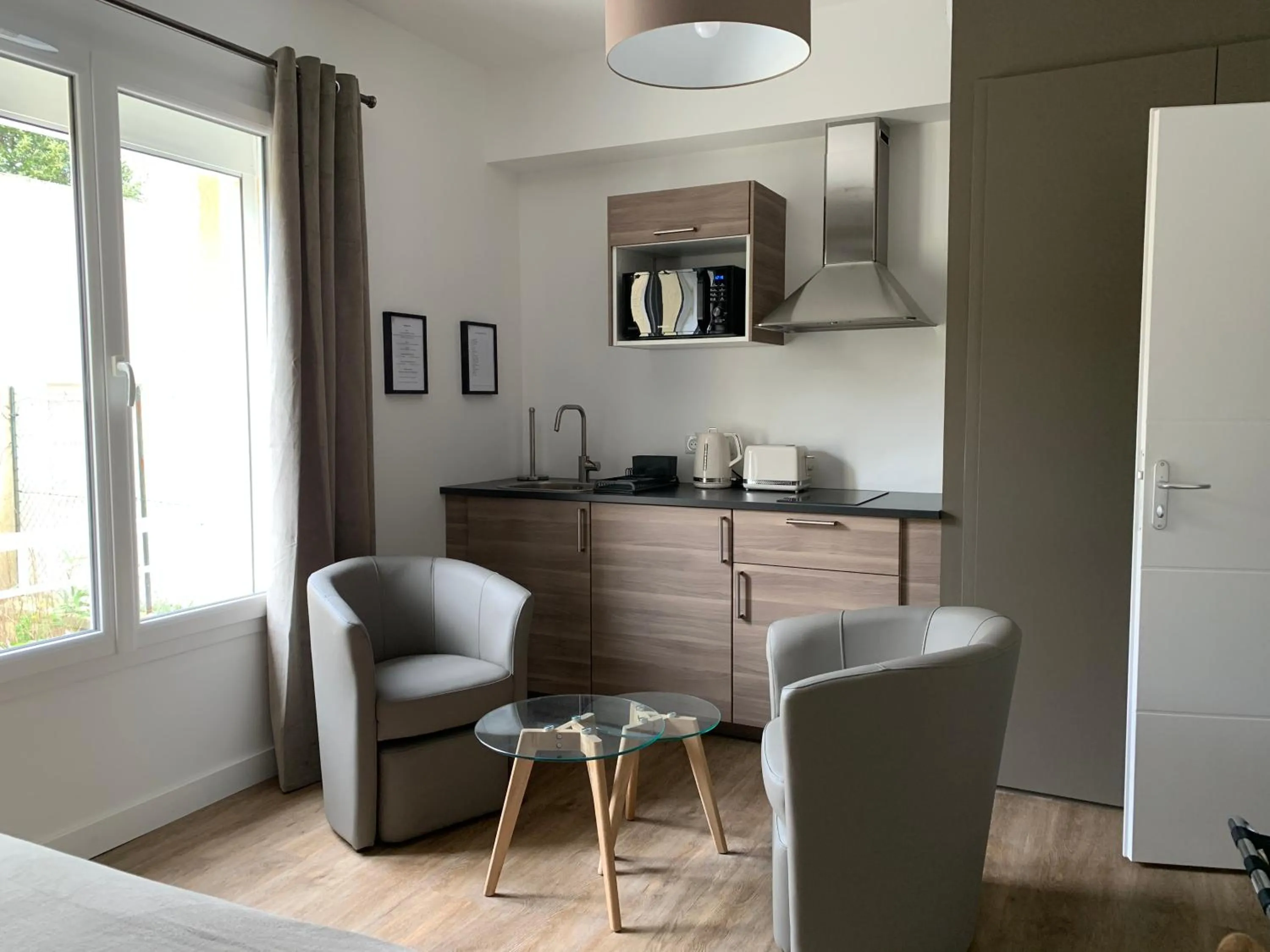 Kitchen or kitchenette in Brit Hôtel Confort Cléria Lorient Centre