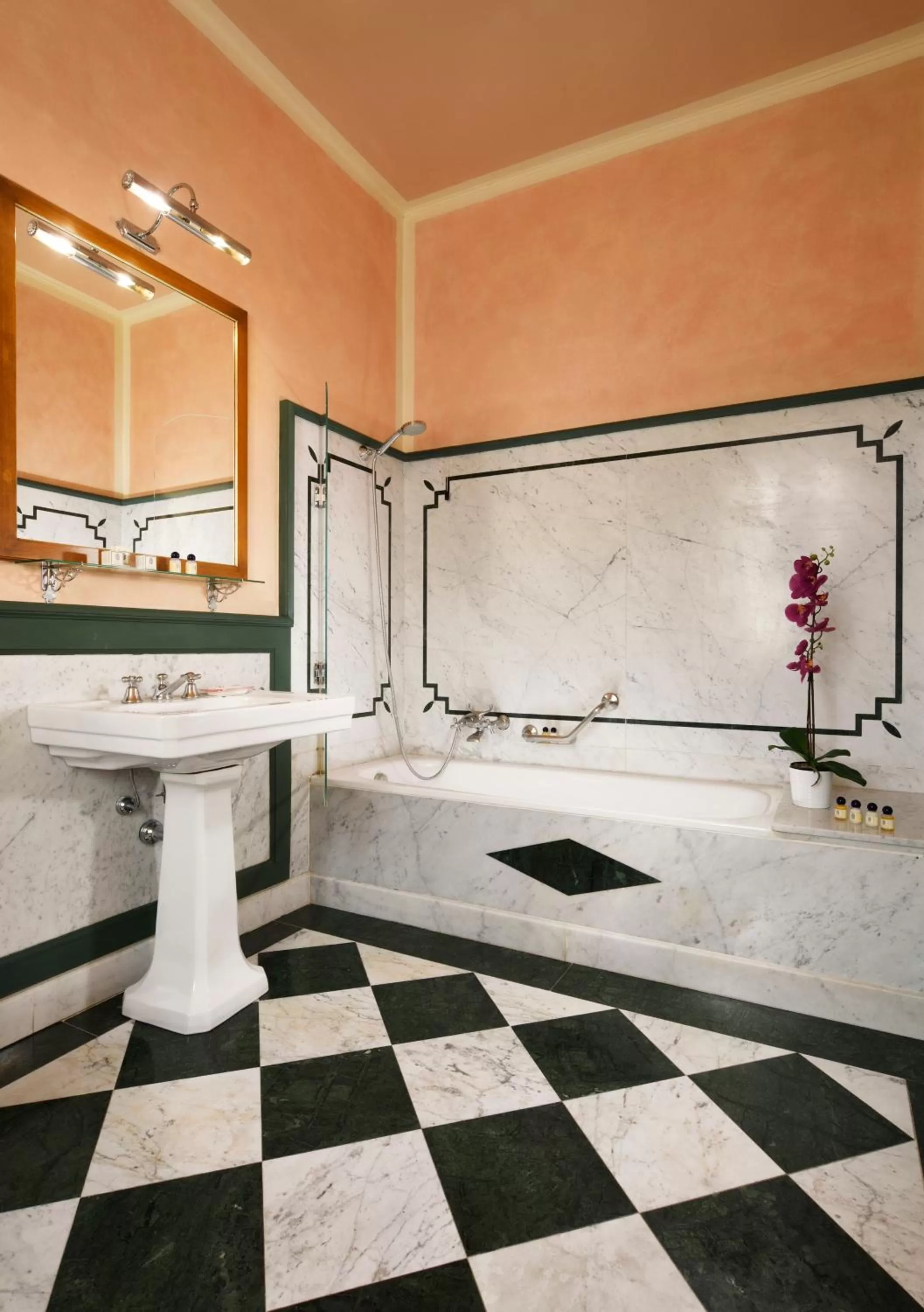 Bathroom in Palazzo Niccolini al Duomo Residenza D'Epoca