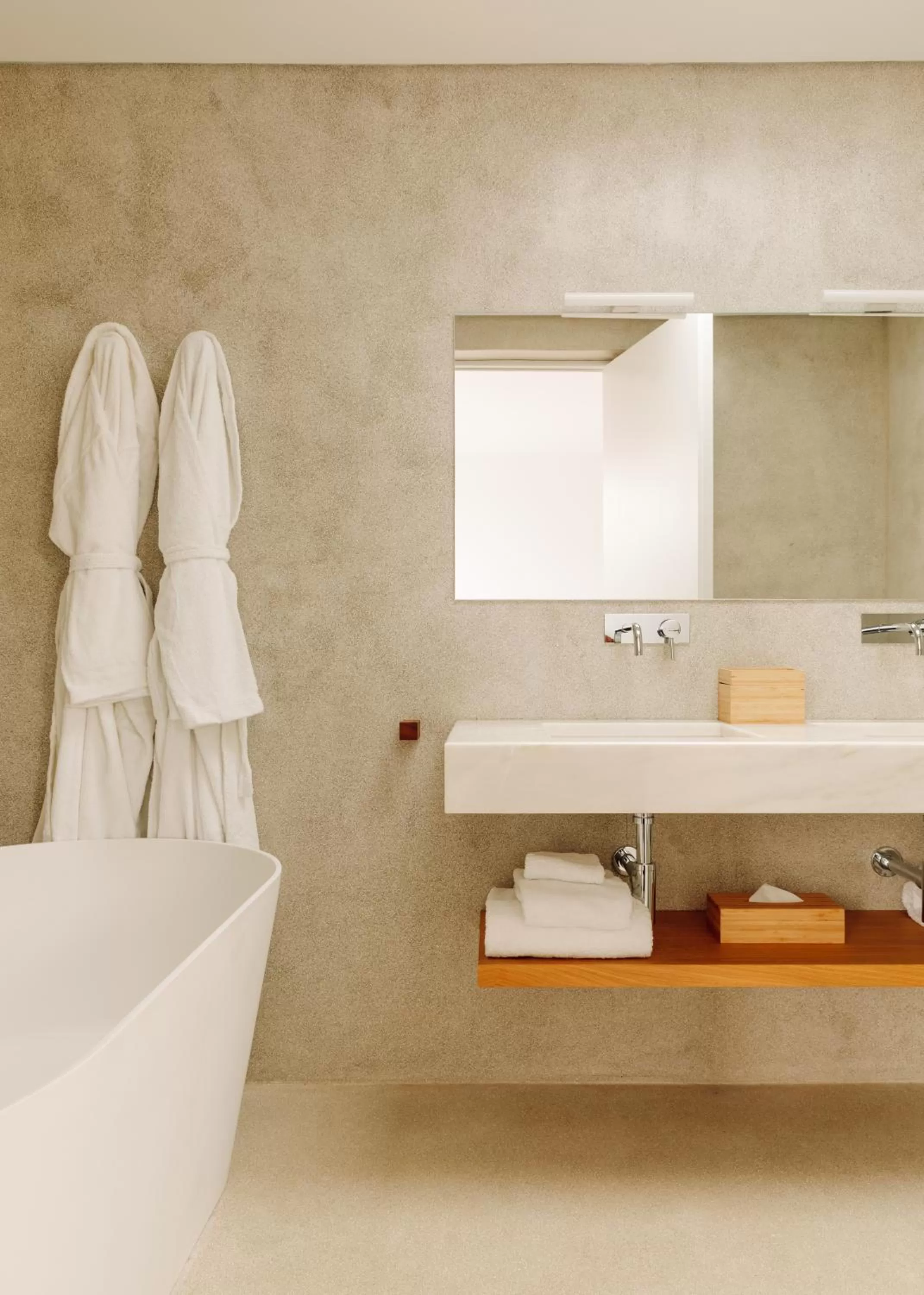 Bathroom in L'AND Vineyards - Relais & Châteaux