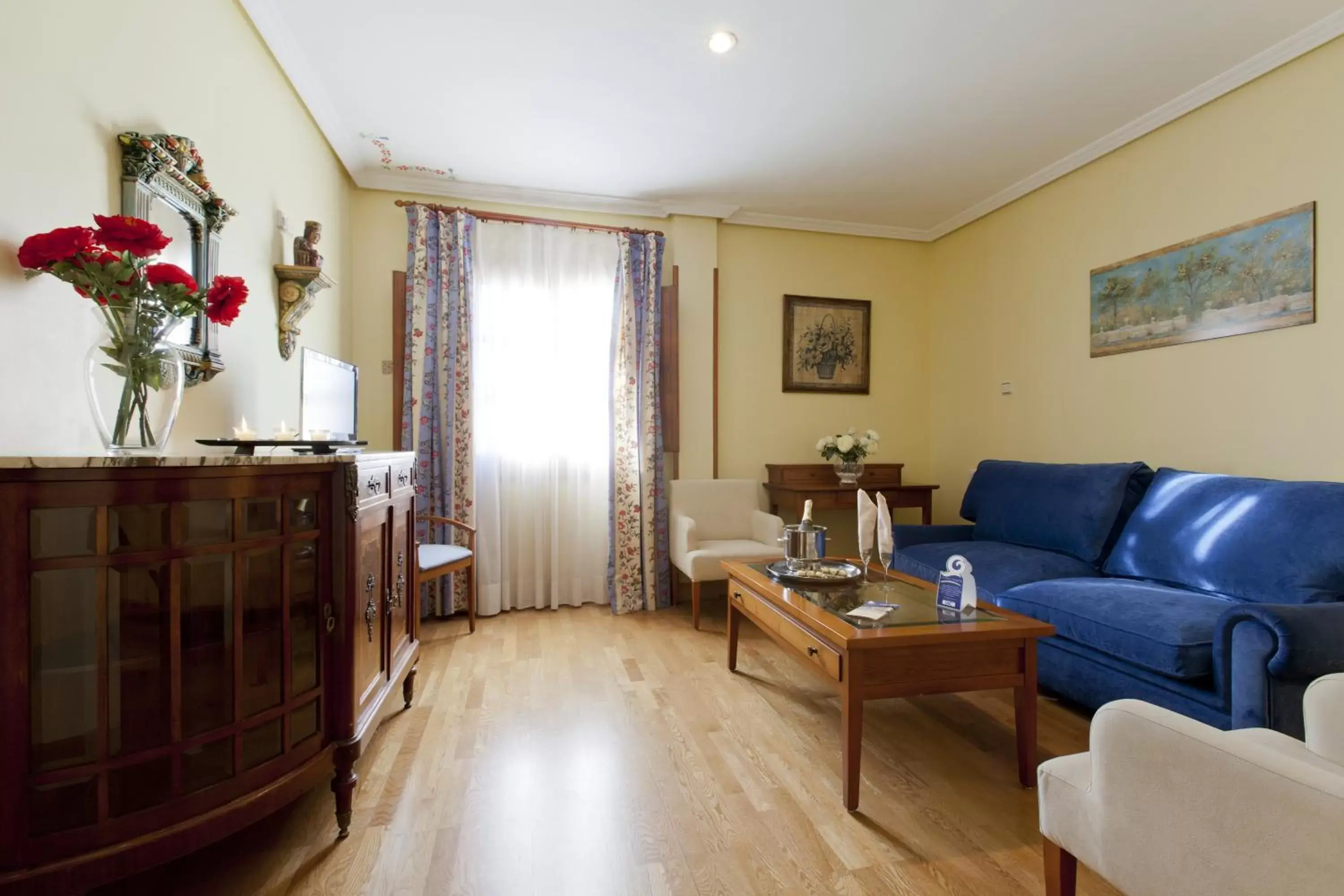 Junior Suite in Hotel Casona de la Reyna Junior Suite in Hotel Casona de la Reyna