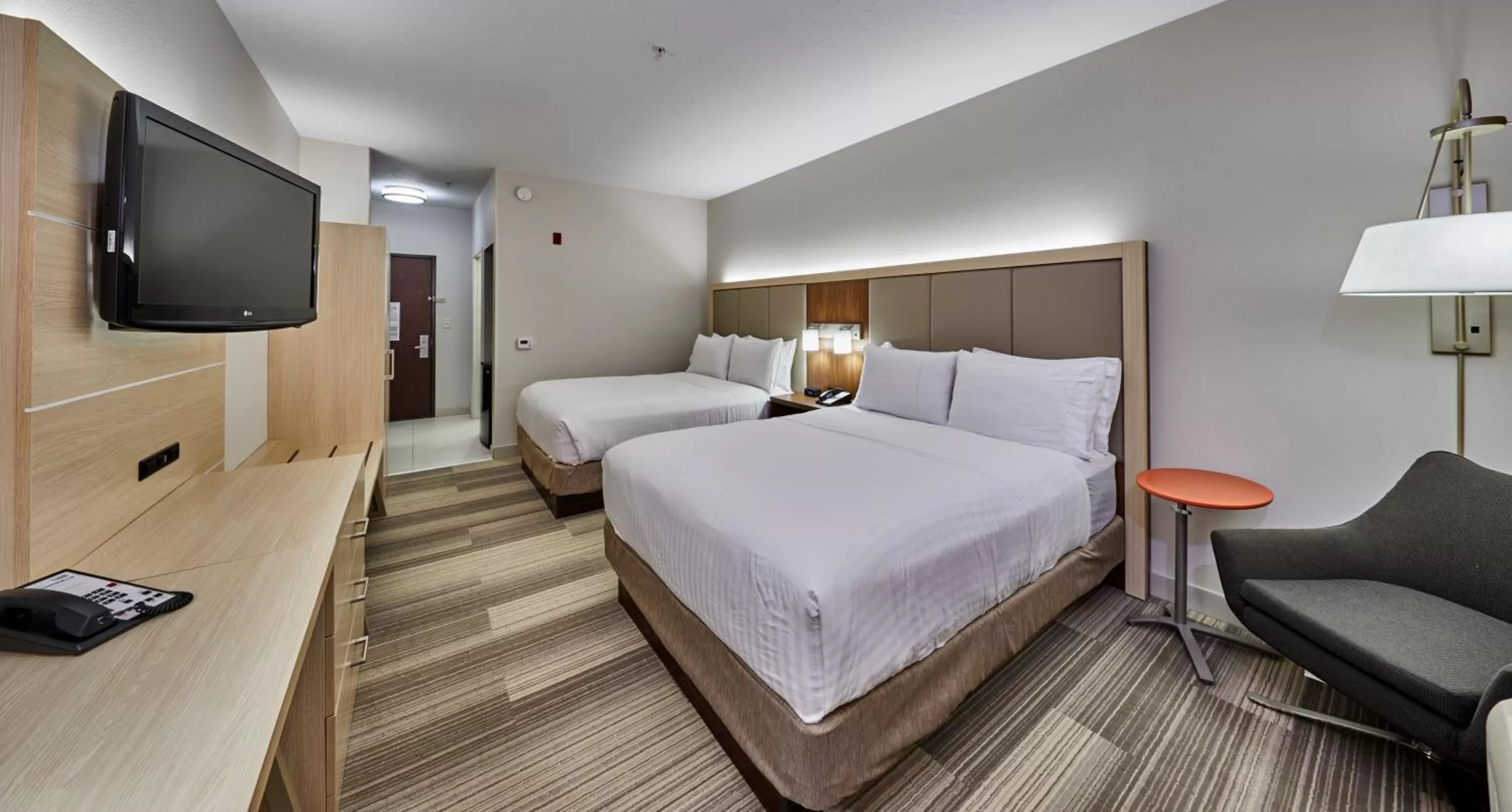 Bed in Holiday Inn Express Hotel & Suites Medford-Central Point by IHG