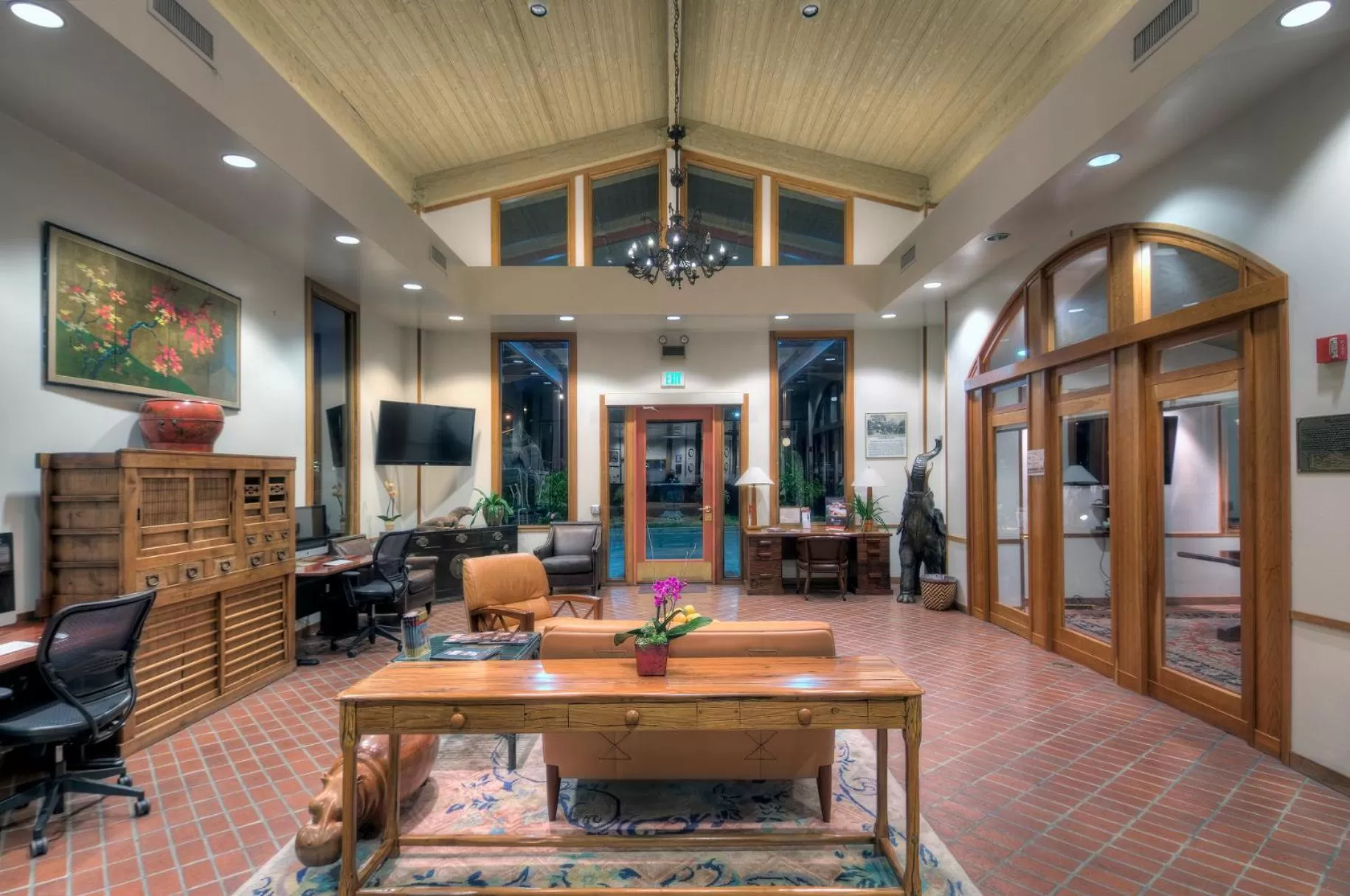 Lobby or reception in Dinah's Garden Hotel