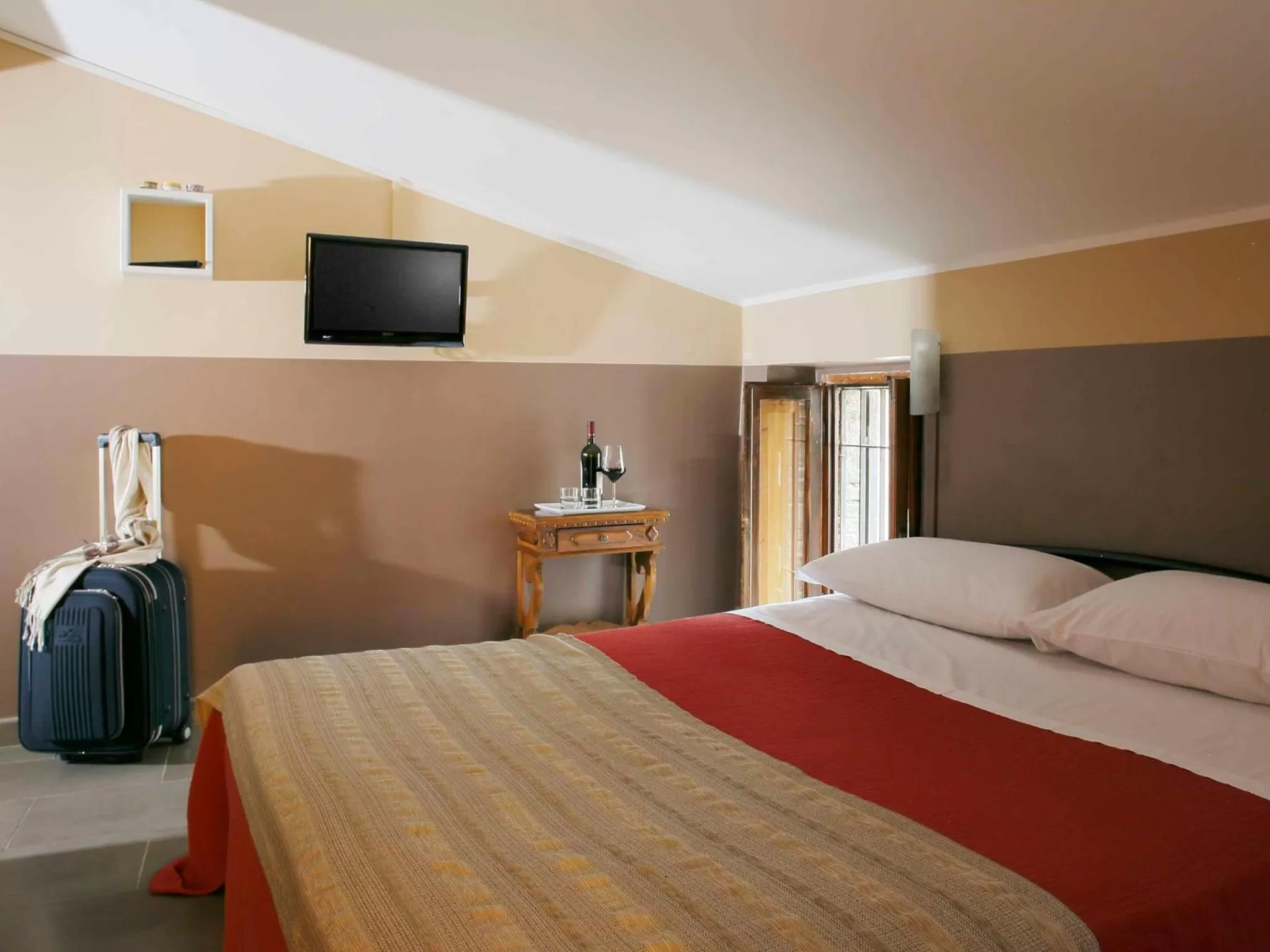 Photo of the whole room, Bed in Hotel Properzio