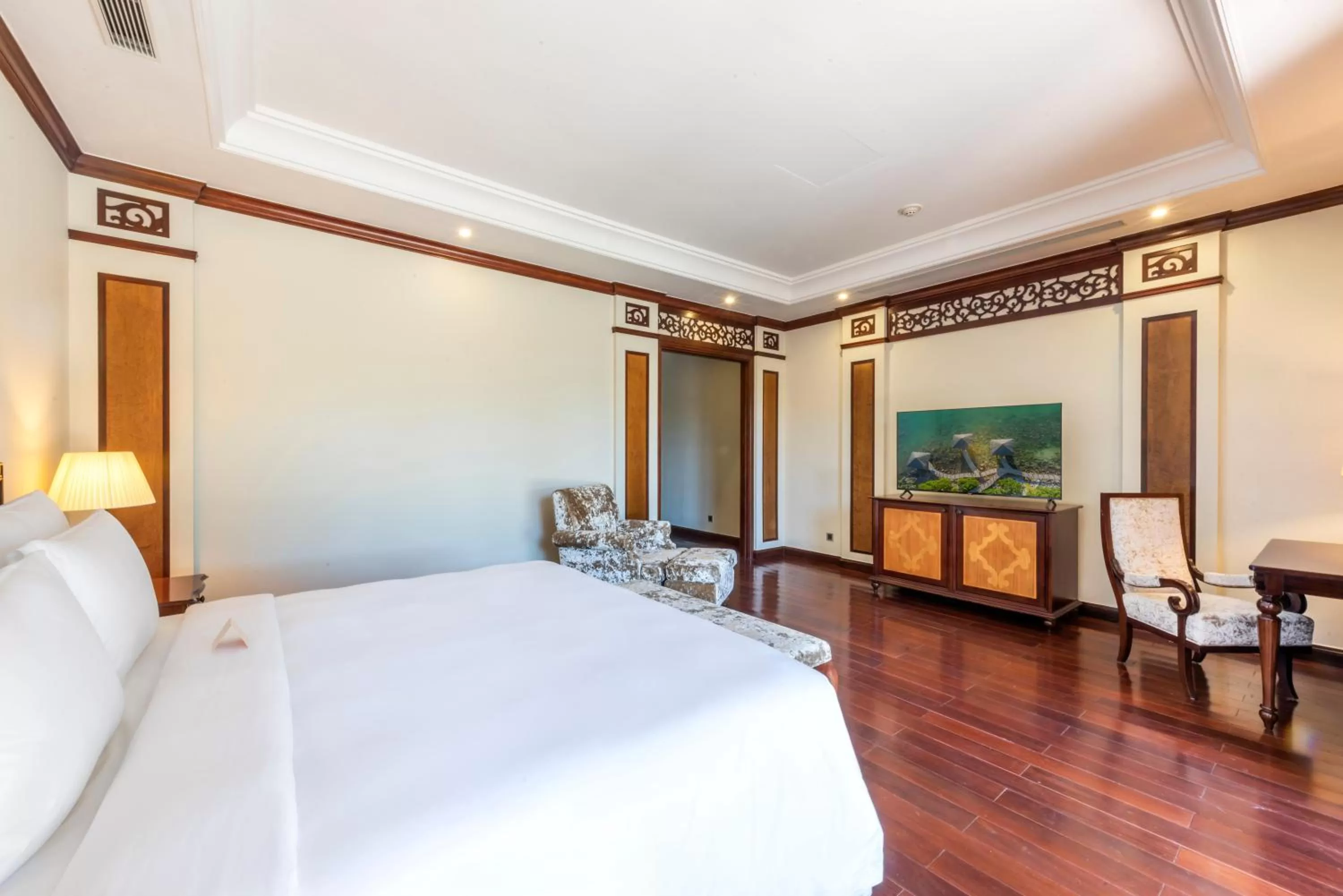 Bedroom, Bed in Vinpearl Luxury Nha Trang