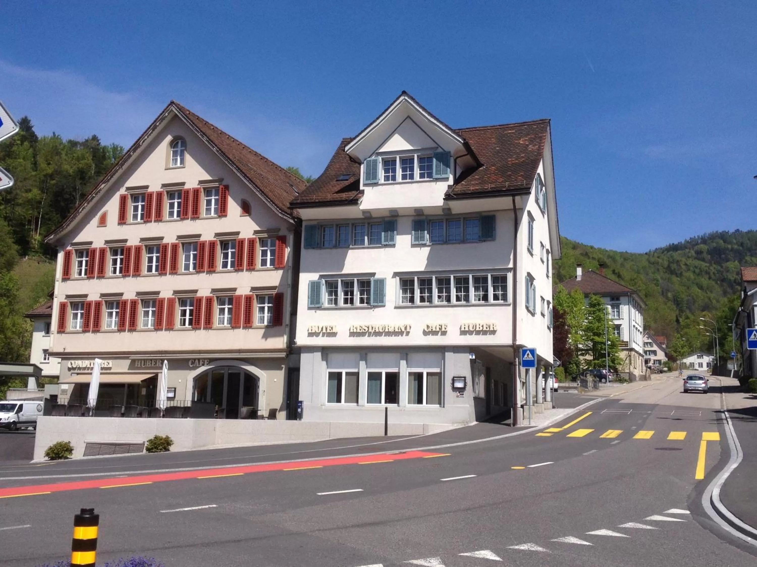 Facade/entrance, Property Building in Café-Conditorei Hotel Huber