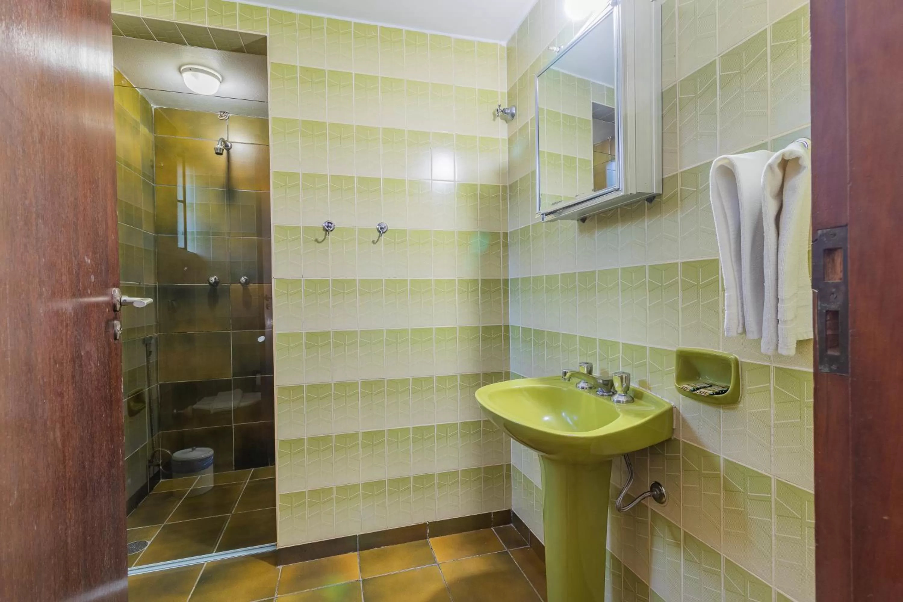 Shower in Pousada Casa Amarela