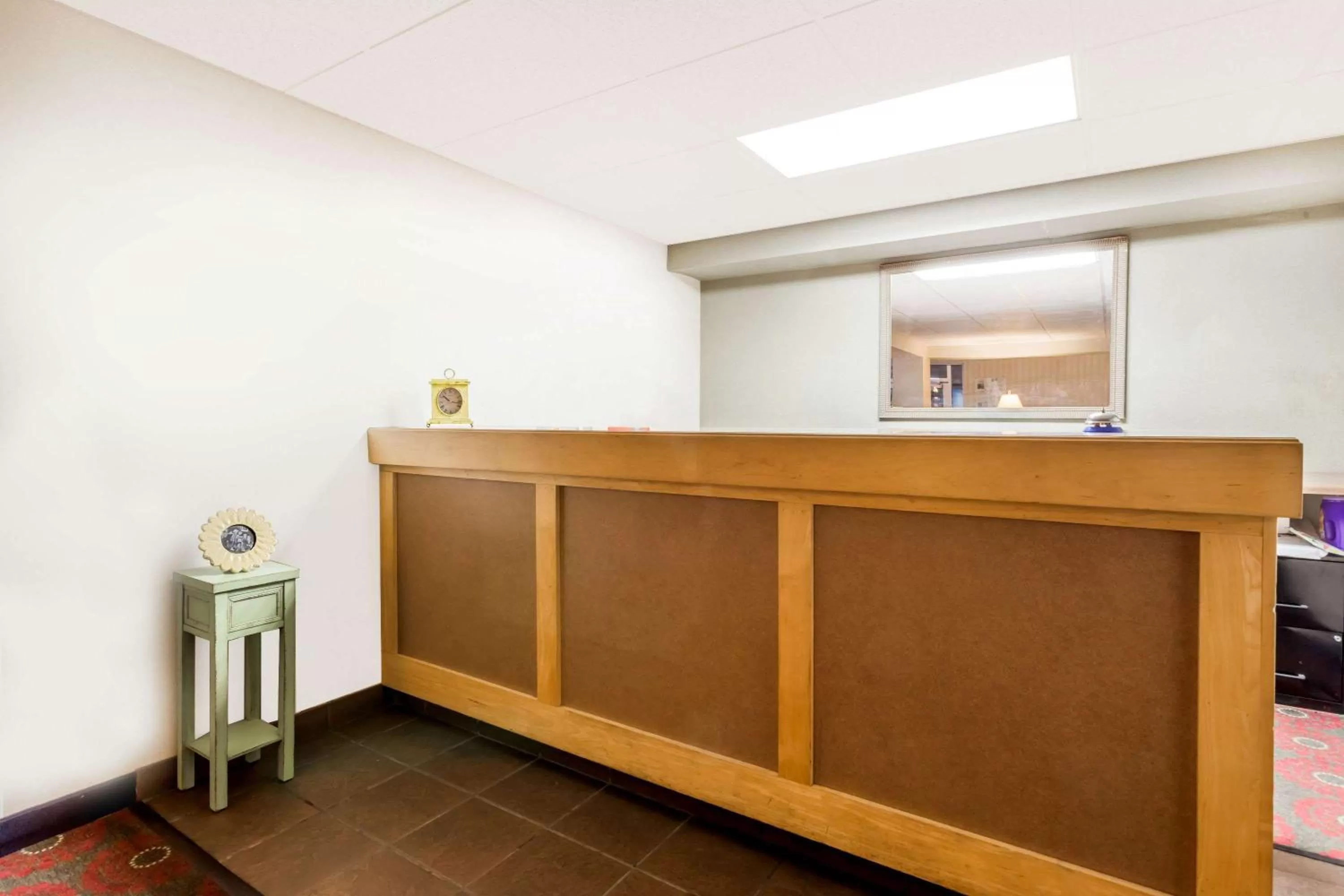 Lobby or reception in Days Inn by Wyndham Cedar Falls- University Plaza