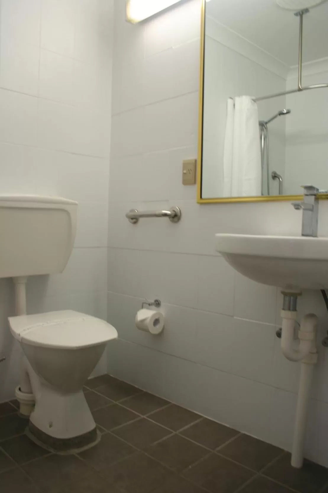 Toilet in Club Motel Armidale