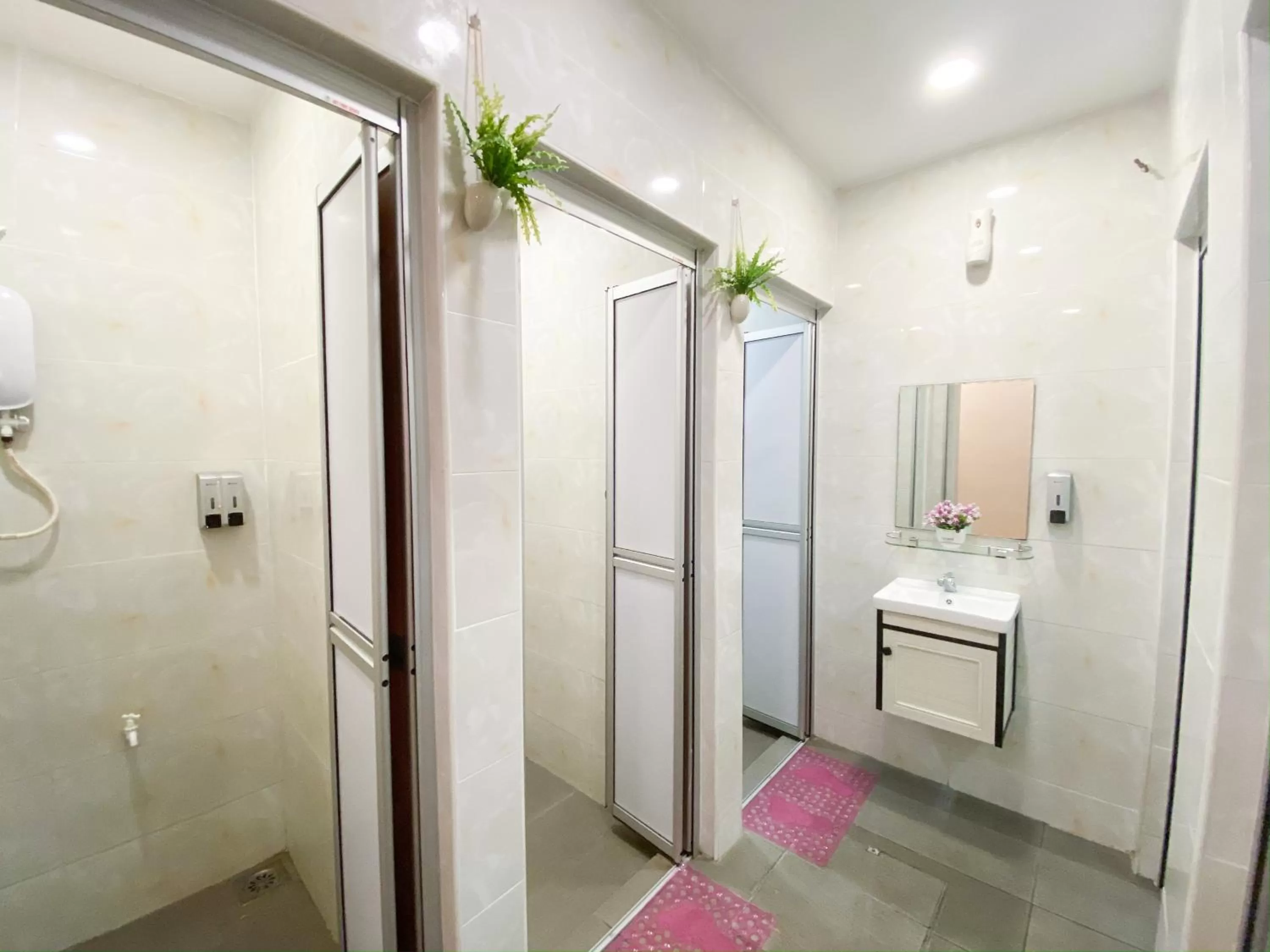 Shower in Carlsun Hotel