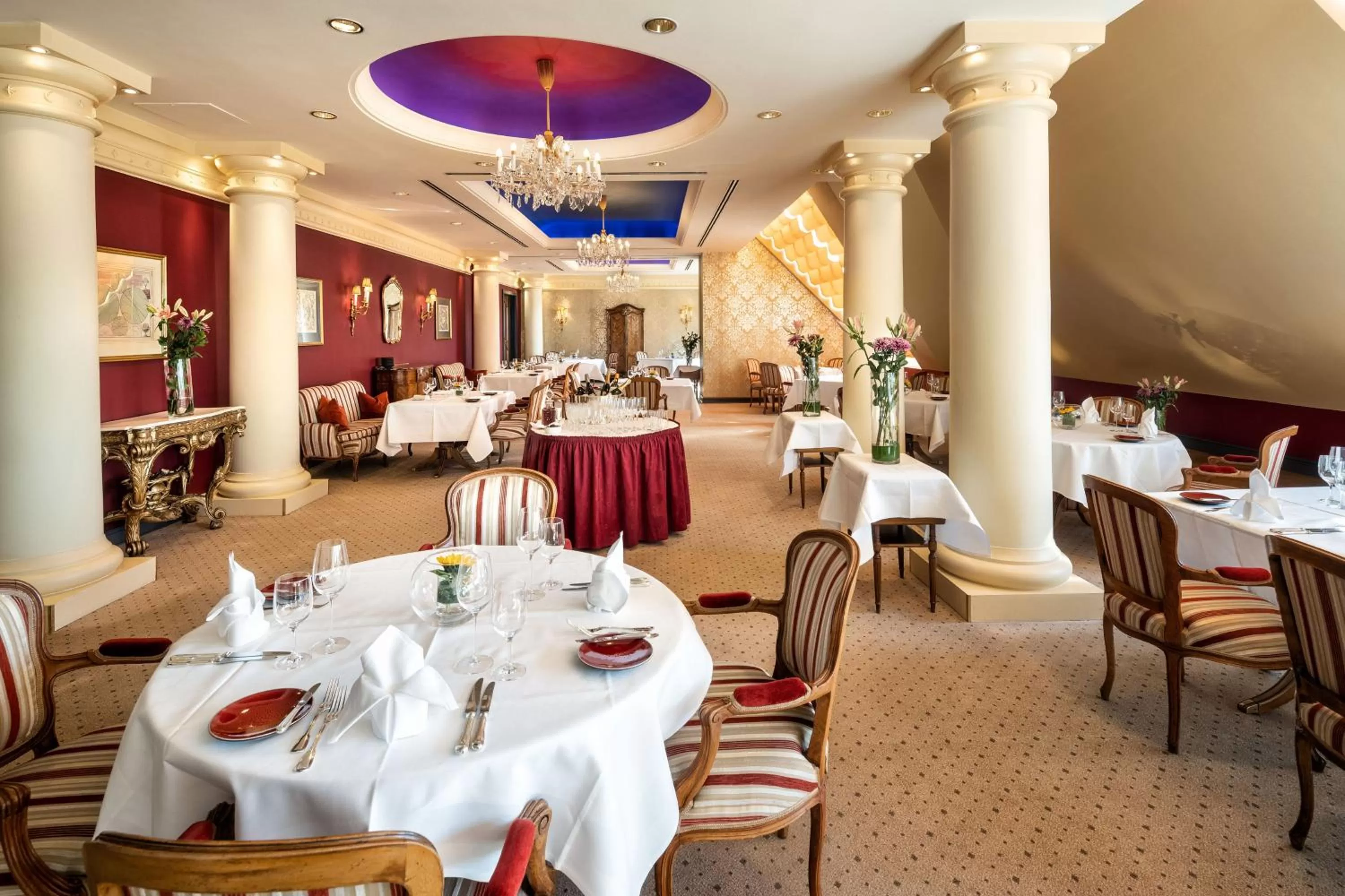 Restaurant/places to eat in Grand Hotel Wien