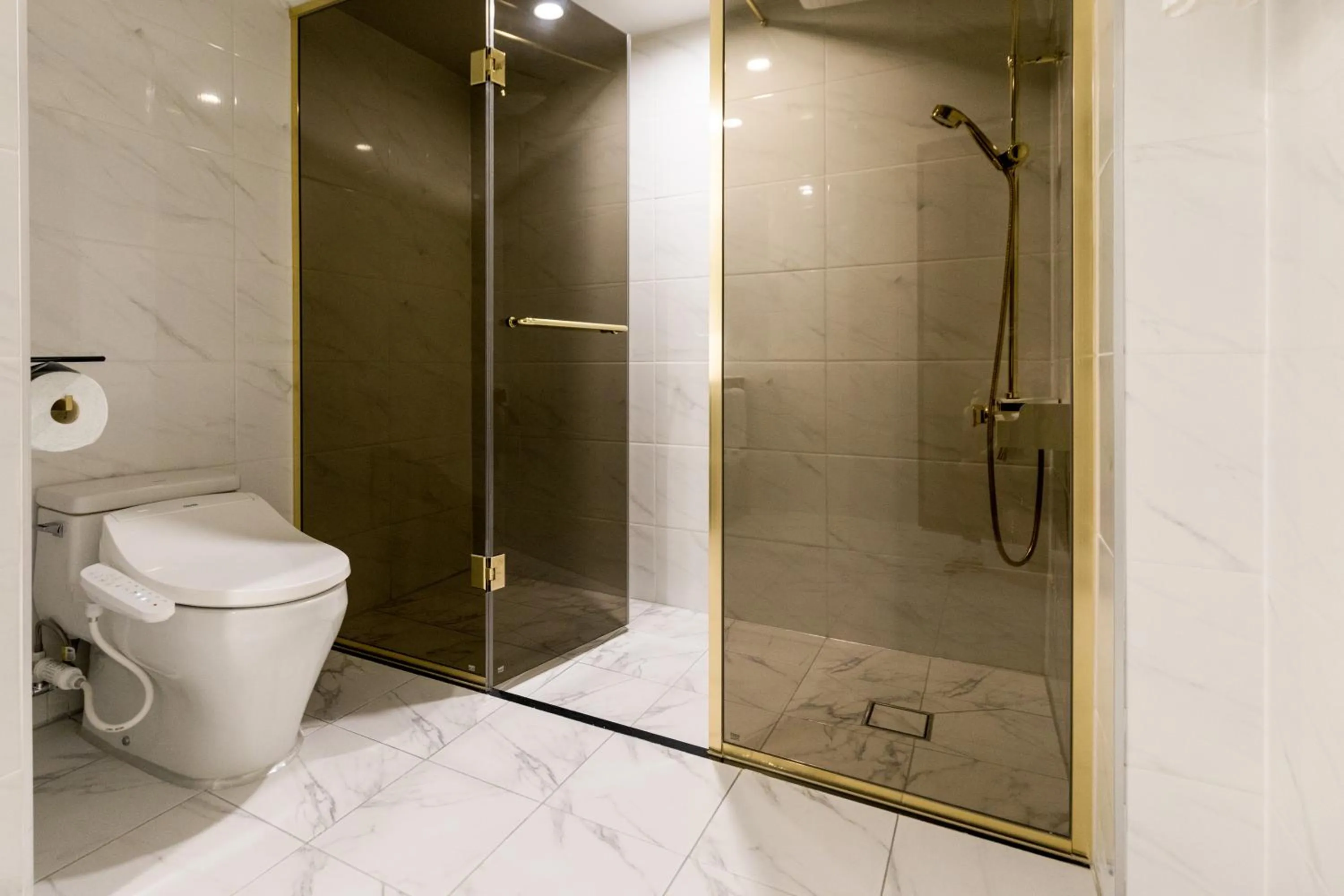 Bathroom in Casaloma Hotel