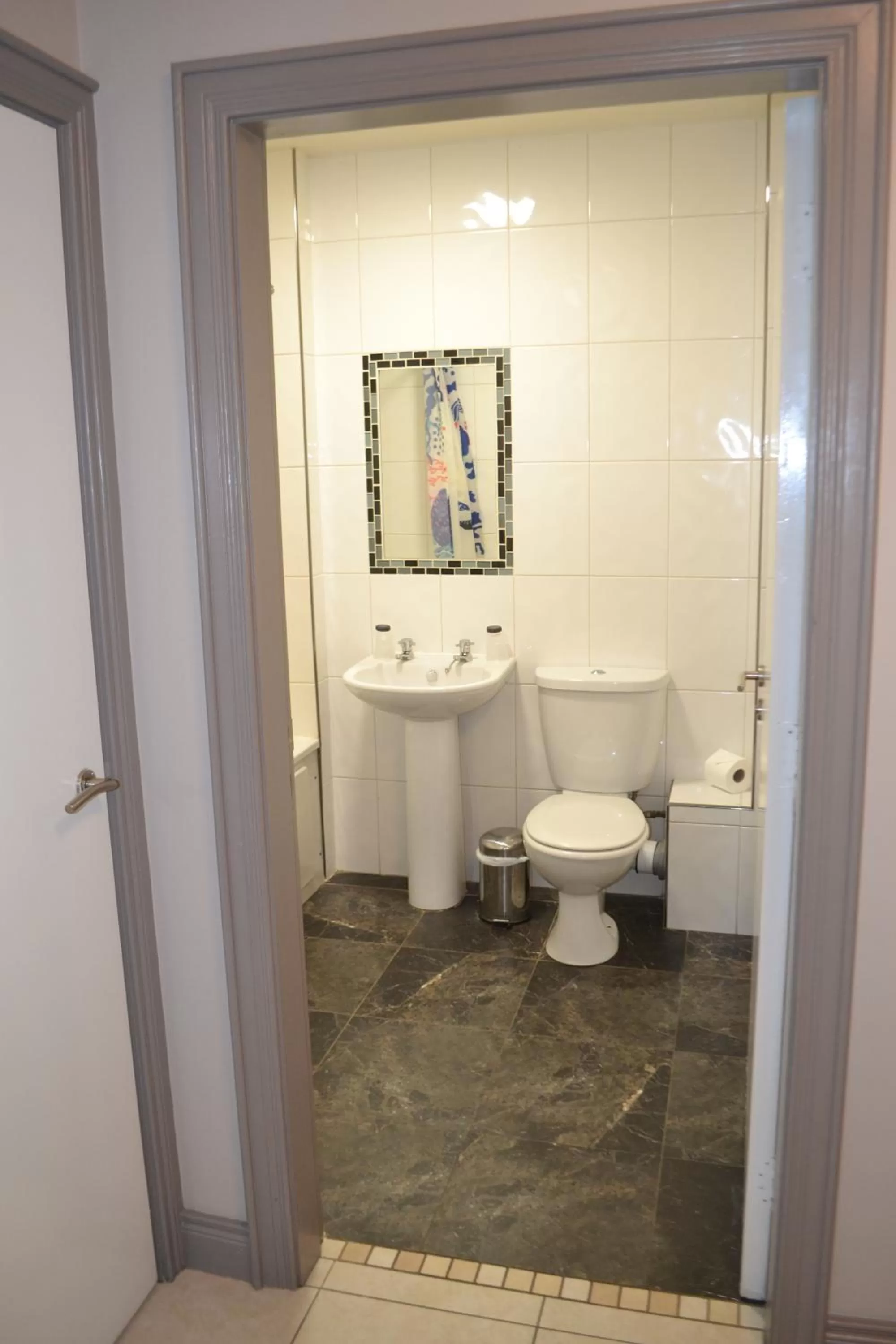 Bathroom in Walsh's Hotel and Apartments