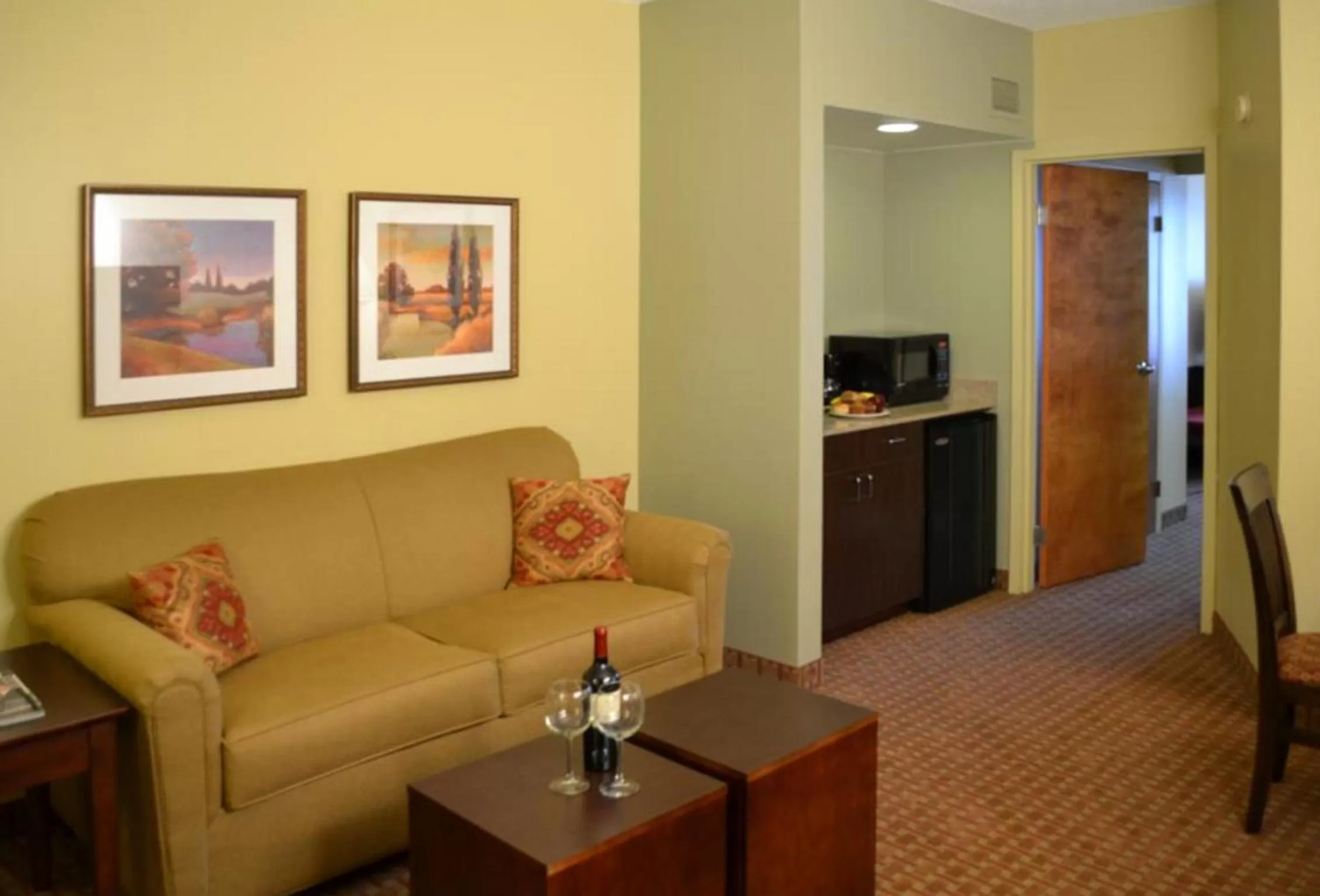 Living room in Euro-Suites Hotel