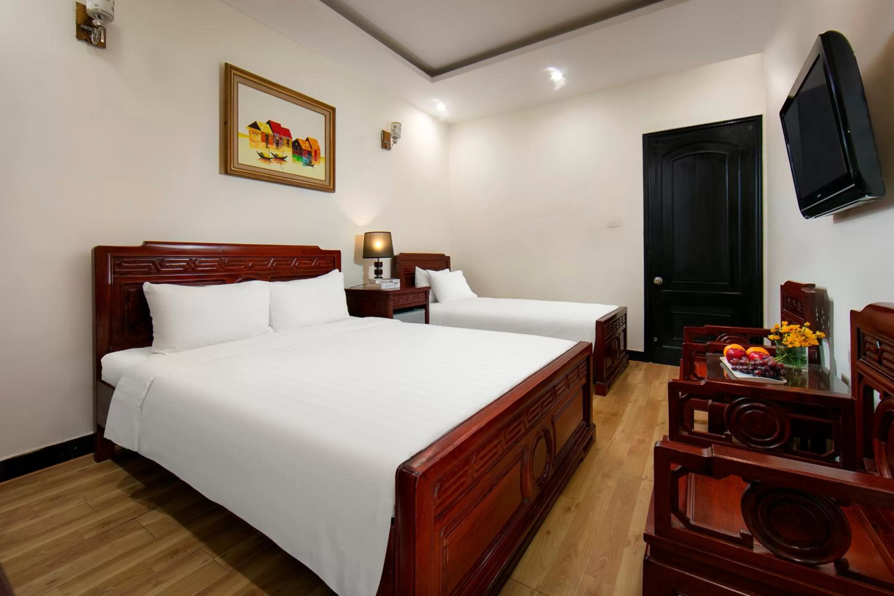 Communal lounge/ TV room, Bed in Bonjour Hanoi Hotel & Travel