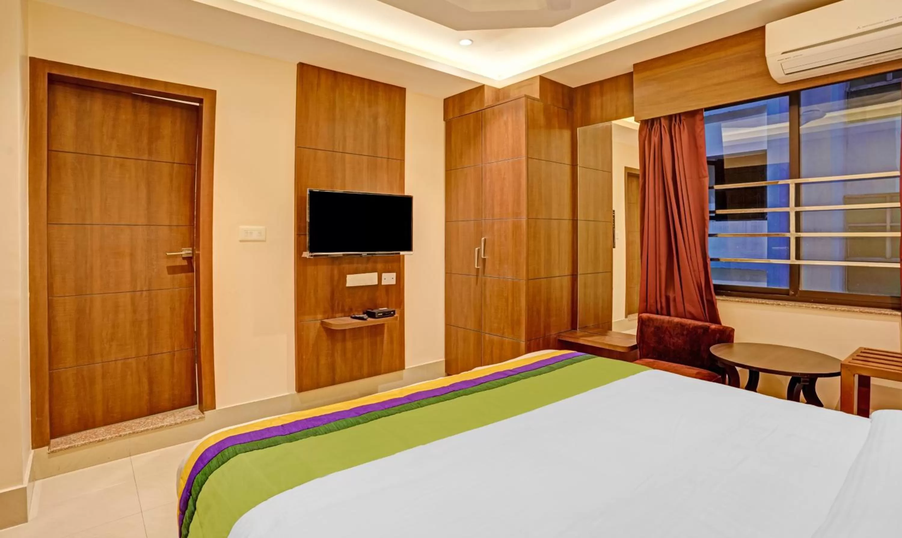 TV and multimedia, Bed in Treebo Indrapuri Hotel & Resort, Siliguri Junction