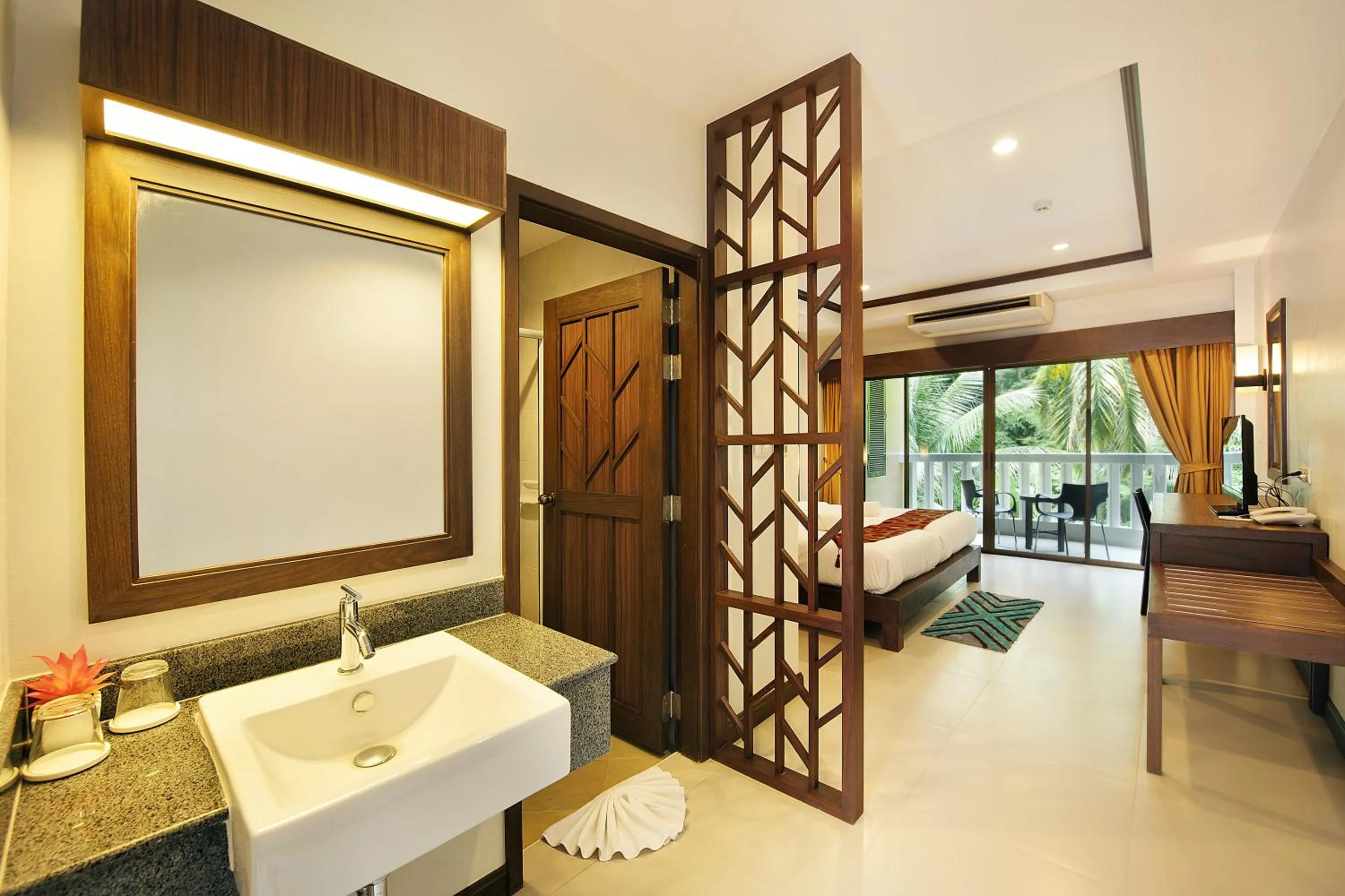 Bed in Ratana Hill Patong