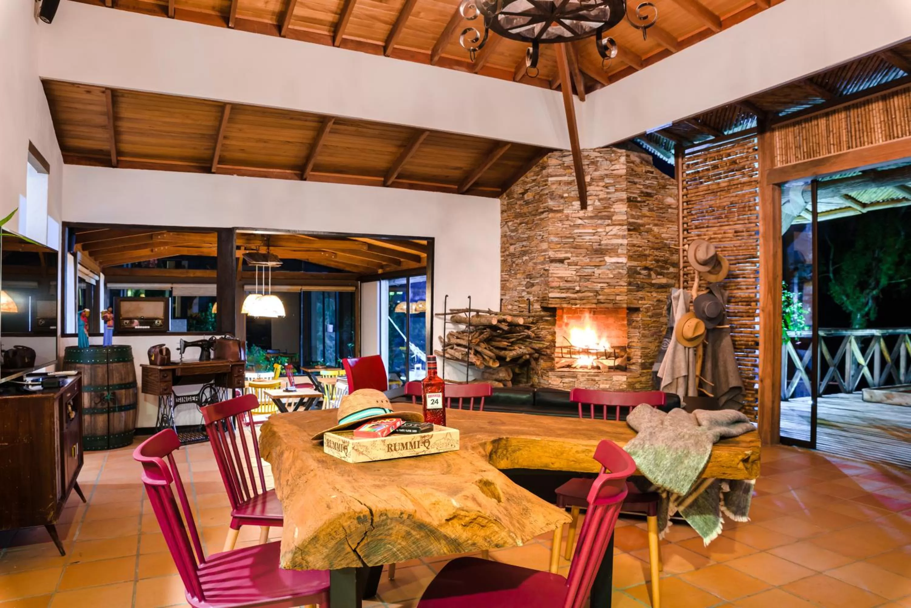 Communal lounge/ TV room in Hotel Kawa Mountain Retreat