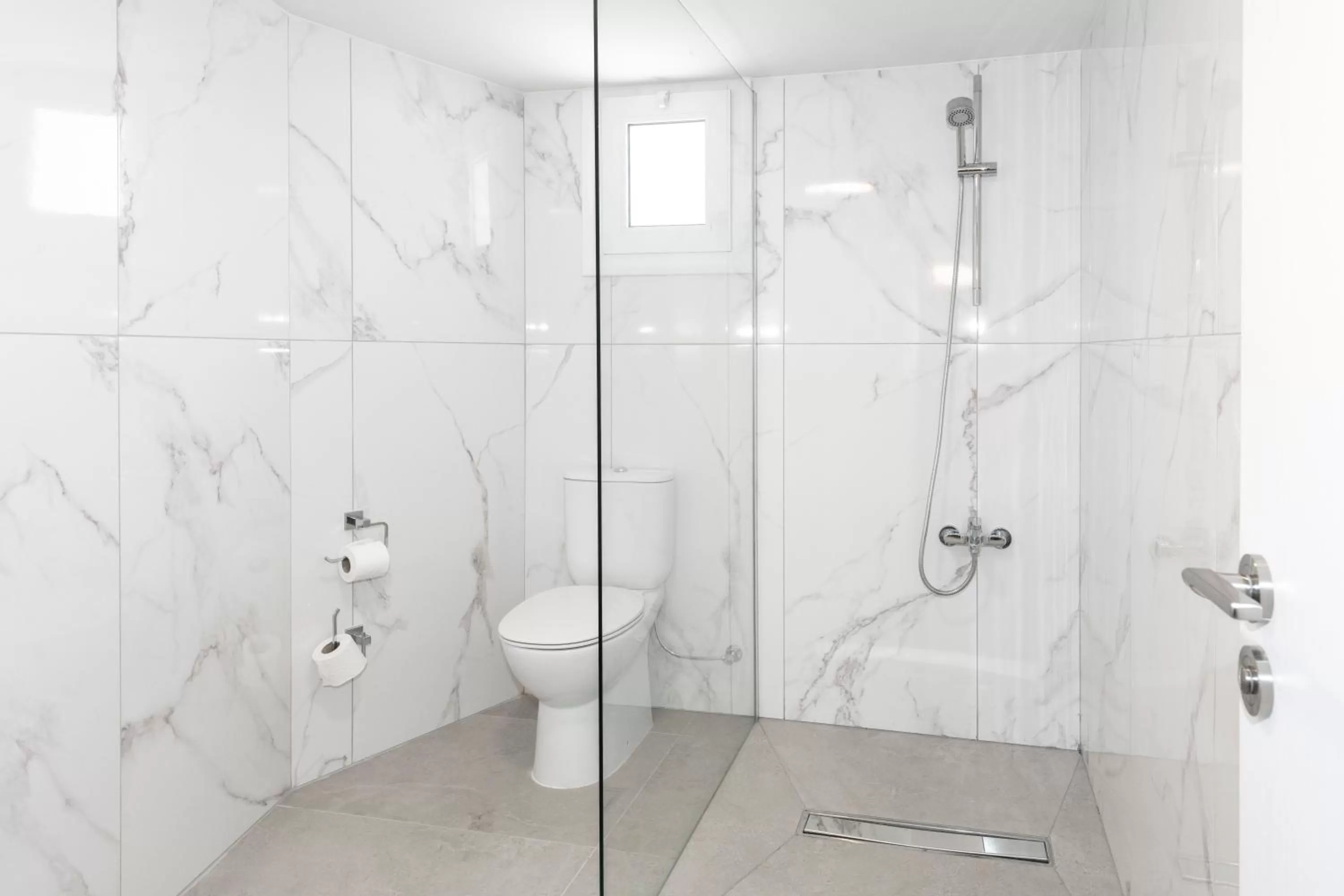 Shower in Blazer Residence