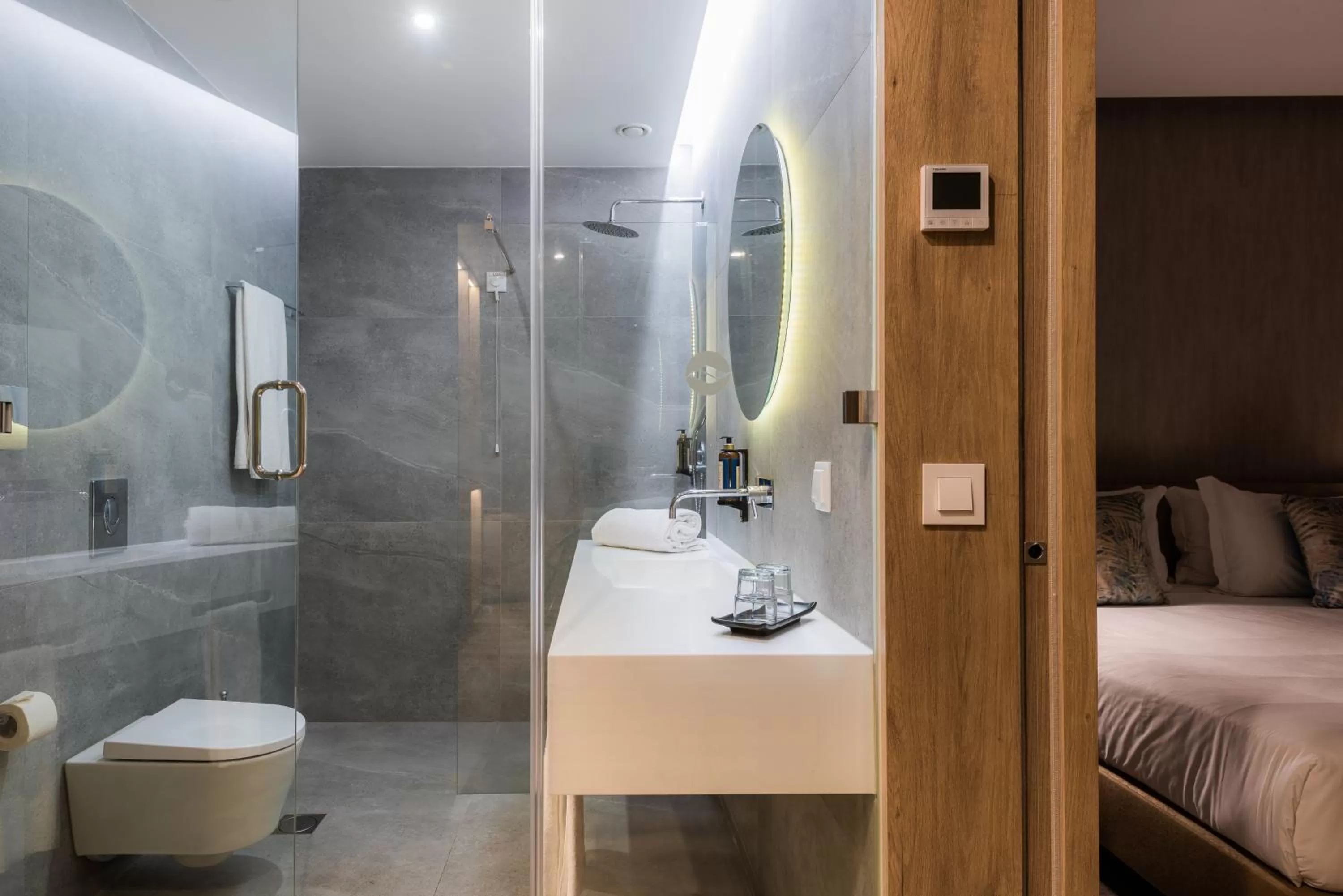 Bathroom, Bed in Vila Baleira Funchal