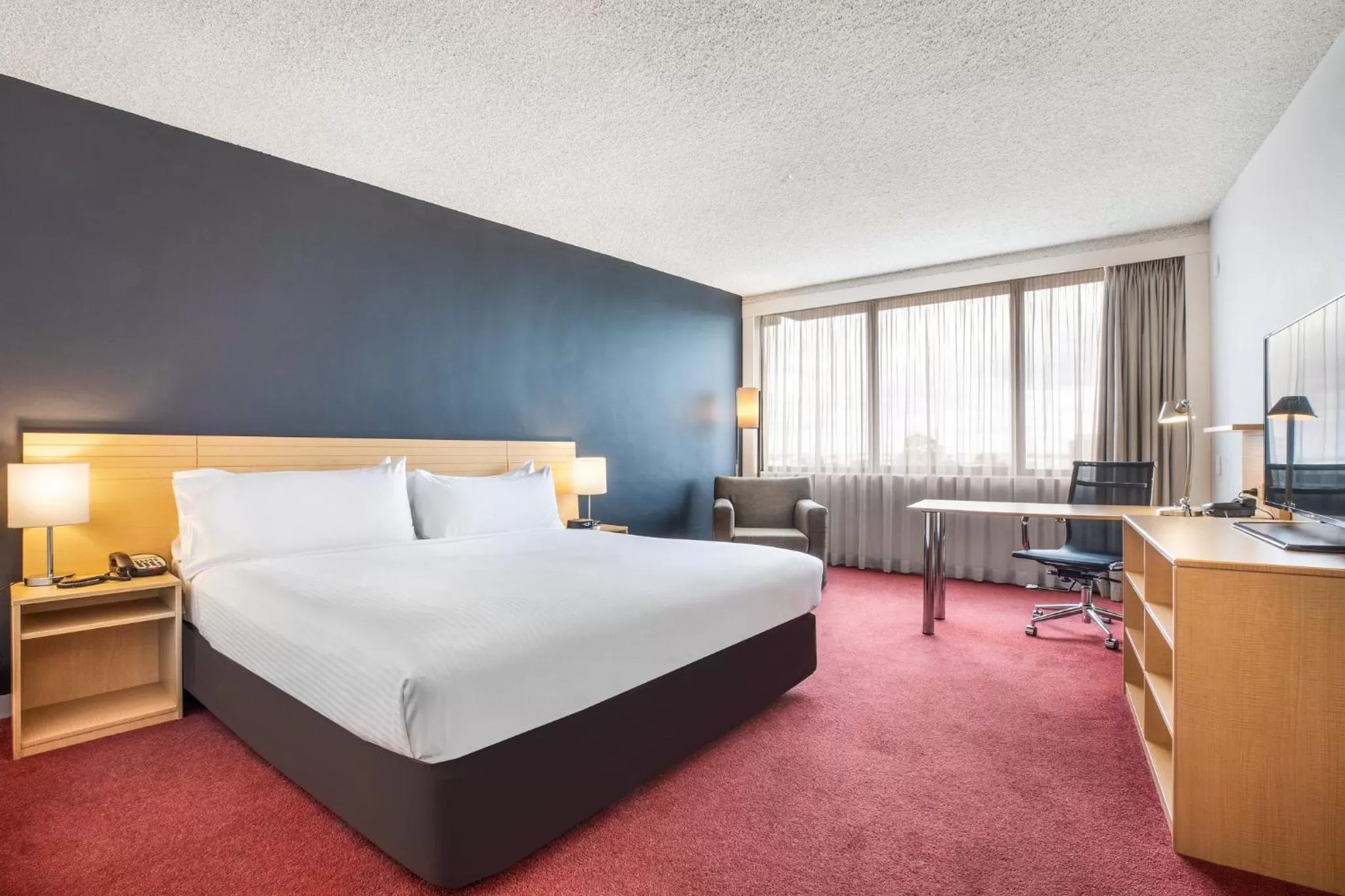 Photo of the whole room, Bed in Holiday Inn Melbourne Airport by IHG