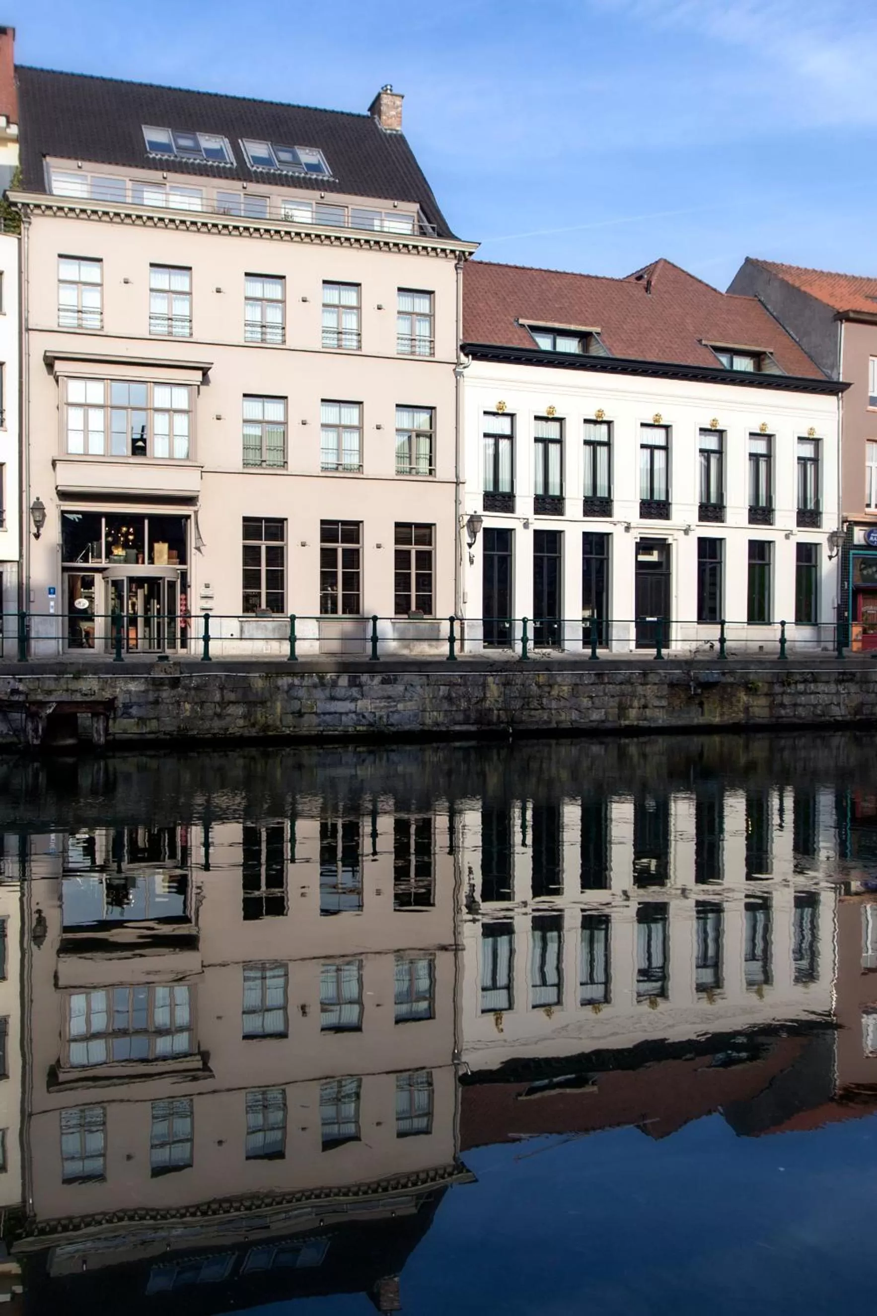 Day in Hotel Harmony