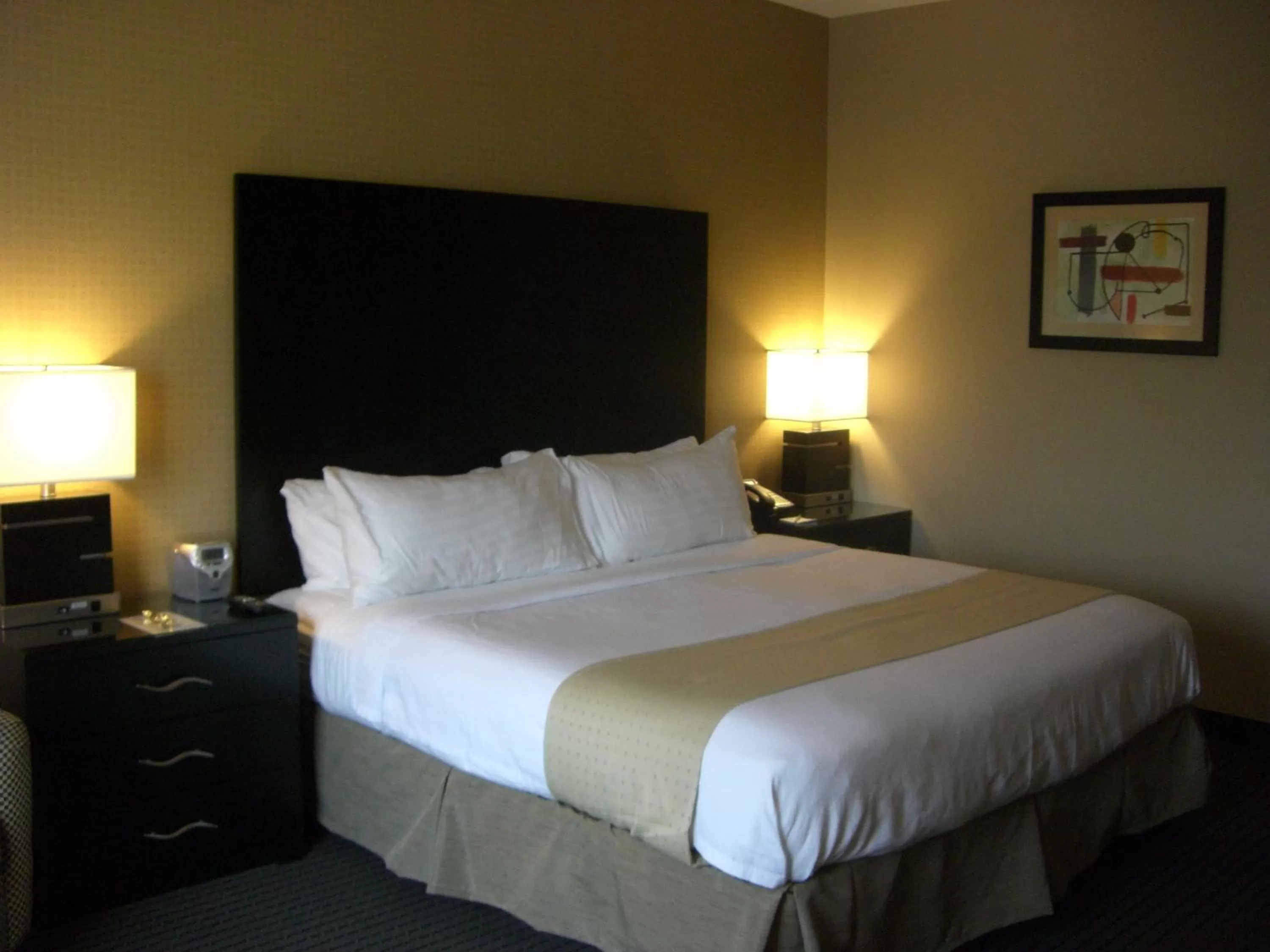 Bed in Holiday Inn St. Paul Northeast - Lake Elmo by IHG