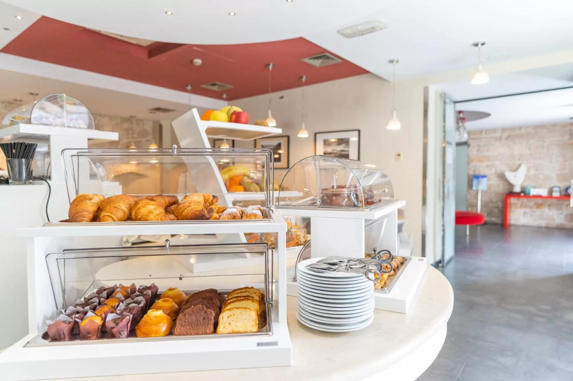 Lounge or bar in El Homs Palace Hotel