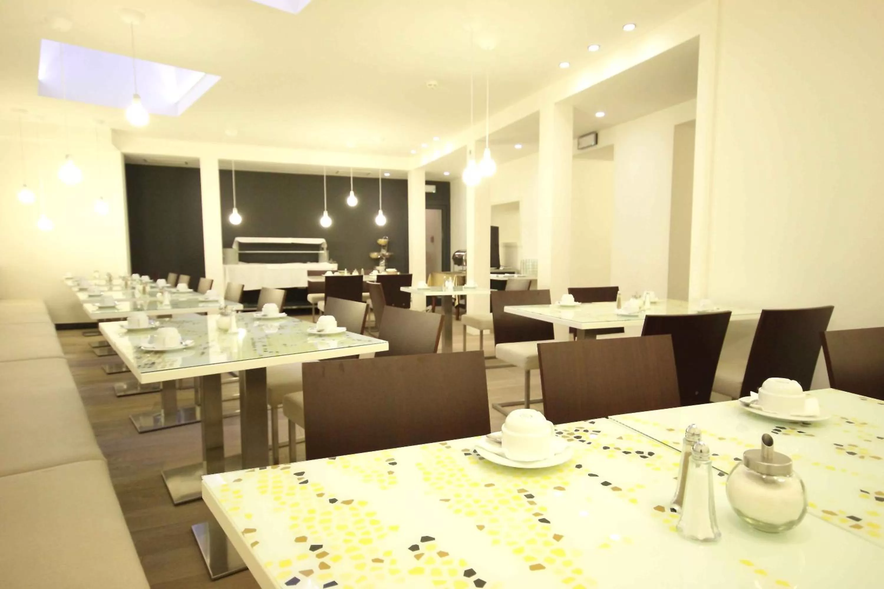 Restaurant/places to eat in Pure White